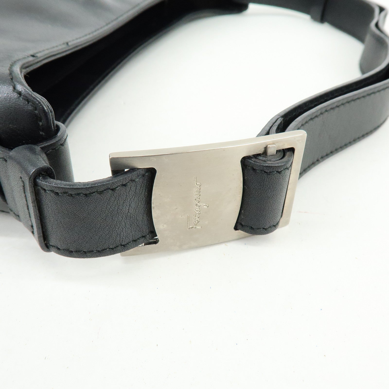 Ferragamo Gancini Leather Shoulder Bag Hand Bag Black