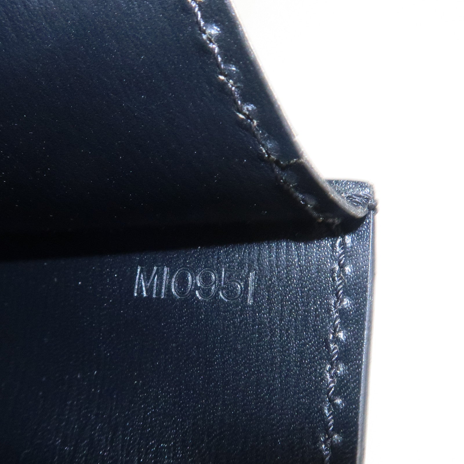 Louis Vuitton Epi Leather Arche Shoulder Crossbody Bag Noir M52572