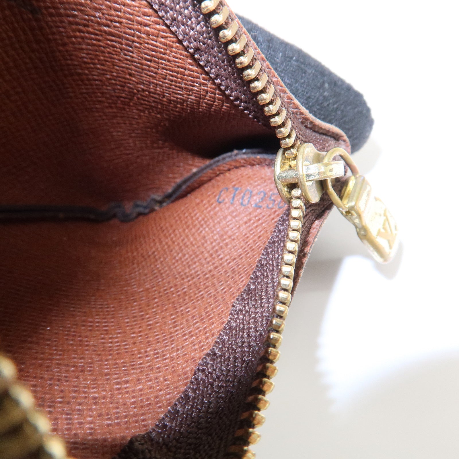 Louis Vuitton Monogram Pochette Cles Coin Case Key Case M62650
