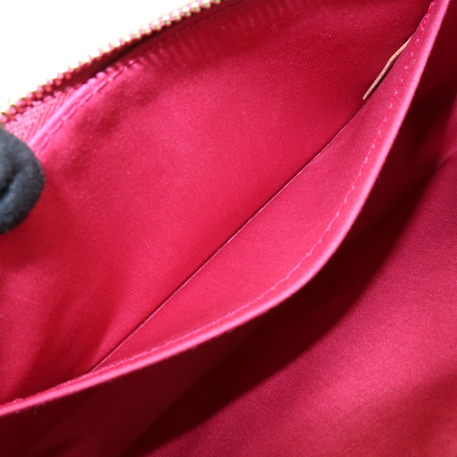 Louis Vuitton Monogram Vernis Pochette Accessoires Pouch Red M91574