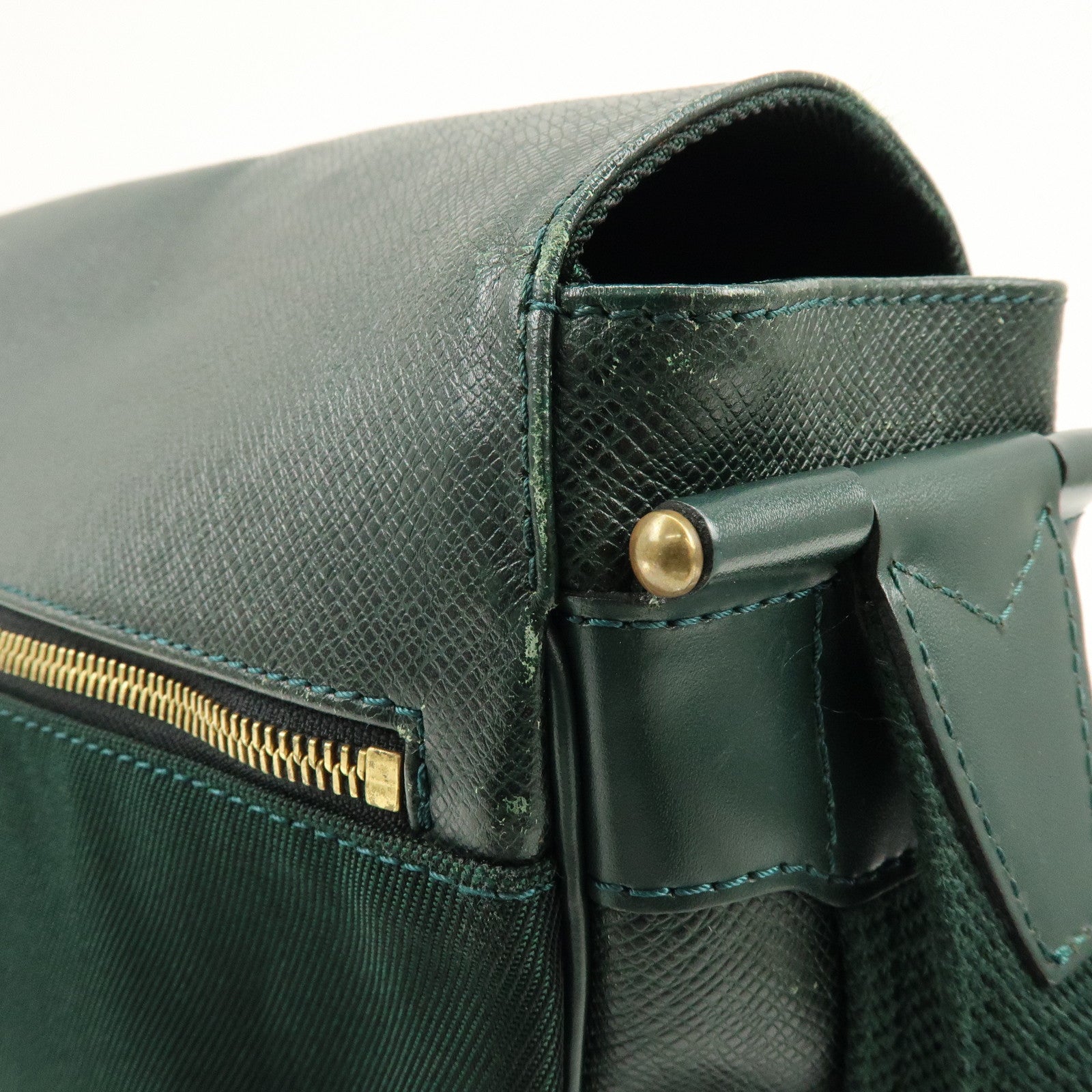 Louis Vuitton Taiga Victor Shoulder Bag Crossbody Bag Epicea M30144