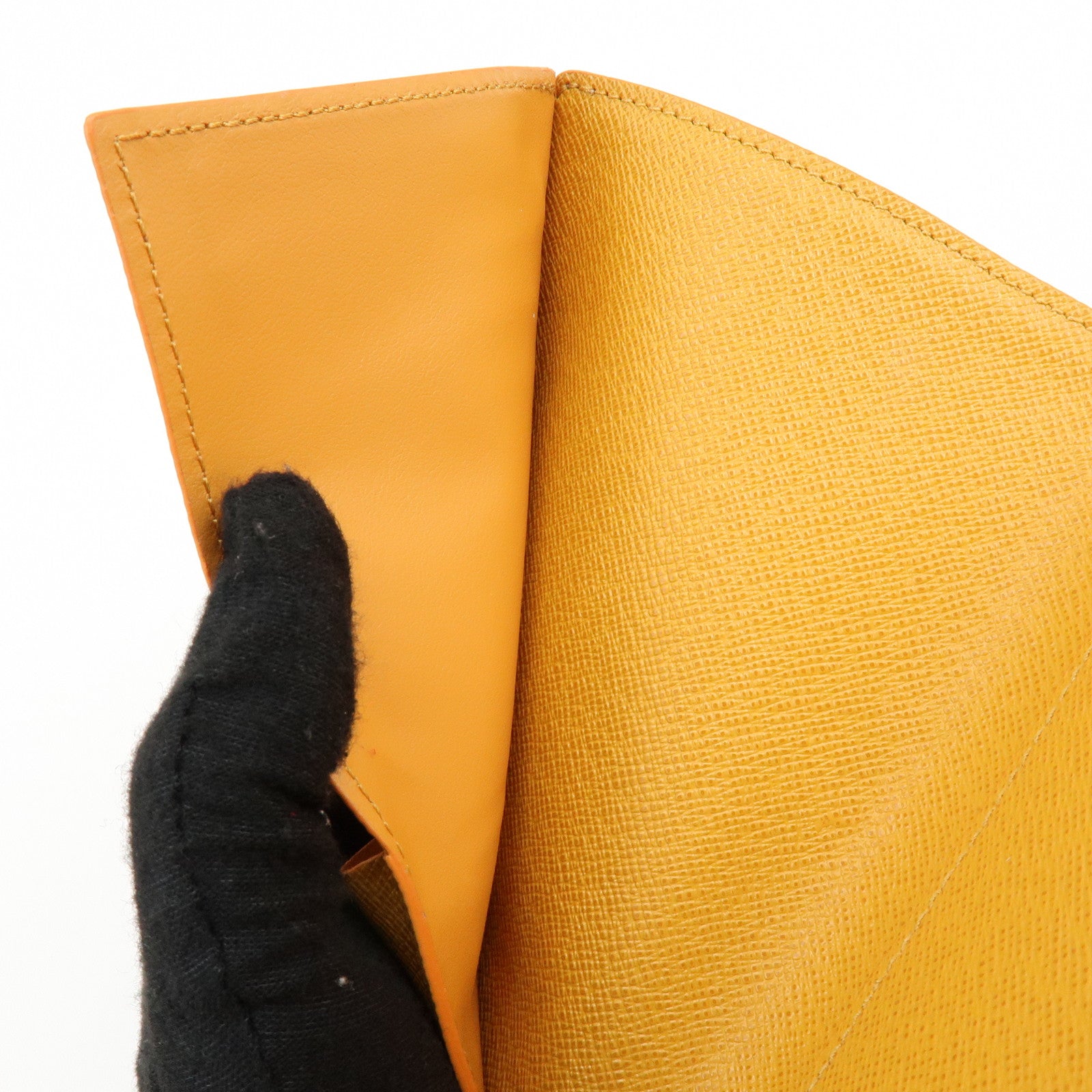 Louis Vuitton Monogram Canvas Couverture Passport Case Dune M14621