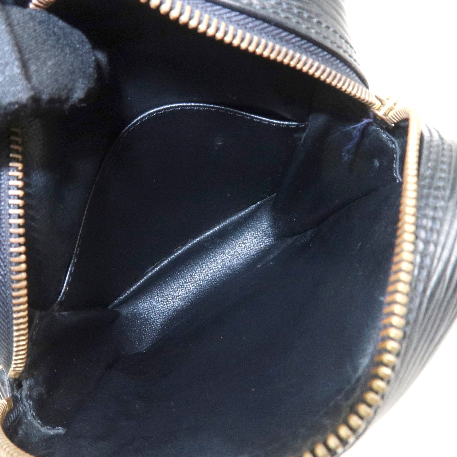 Louis Vuitton Epi Danube Shoulder Bag Crossbody Bag Noir M45632