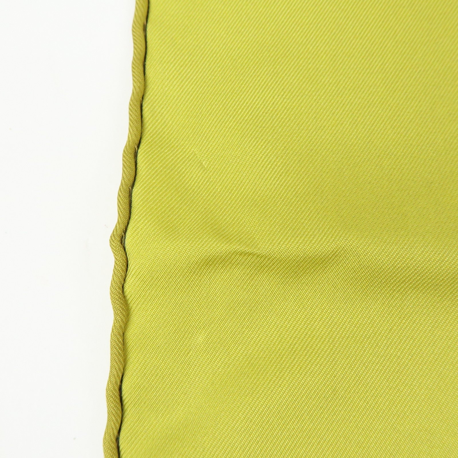 HERMES Carre 90 Silk 100% Scarf AU COEUR DESBOIS Light Green
