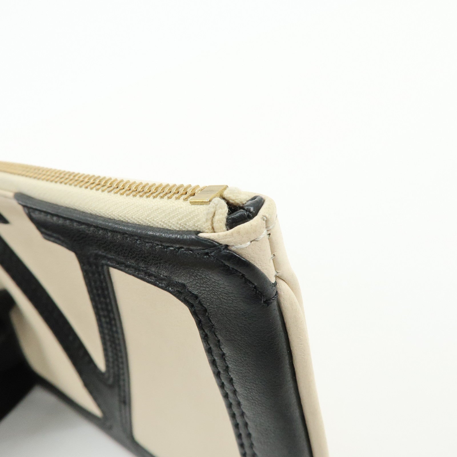 VALENTINO Viva Superstar Leather Cosmetic Jewelry Pouch Ivory Black