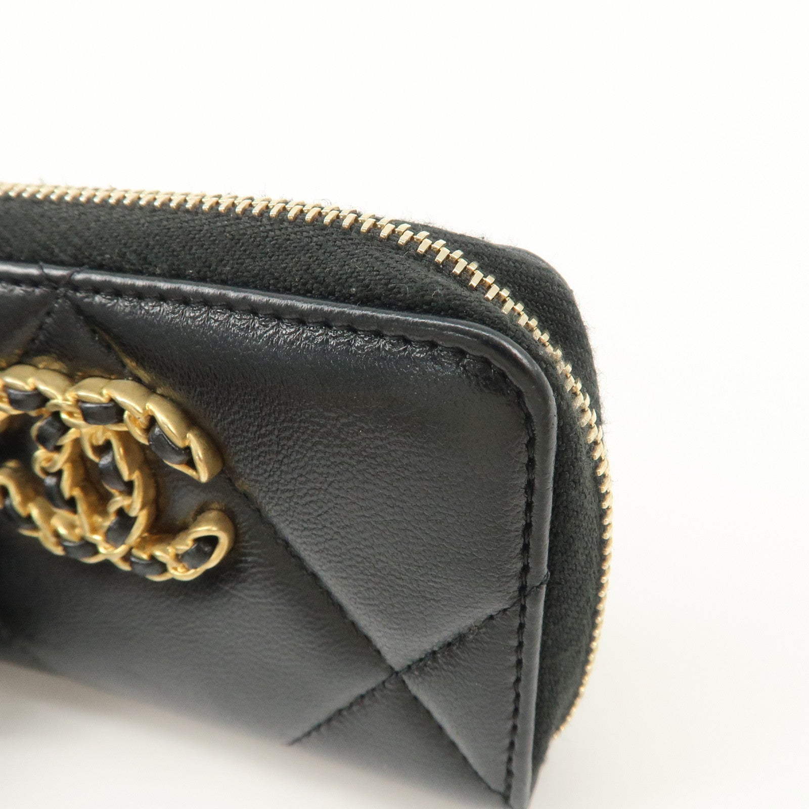 CHANEL COCO Mark Matelasse Lamb Skin Round Zippy Coin Purse AP0949 Used