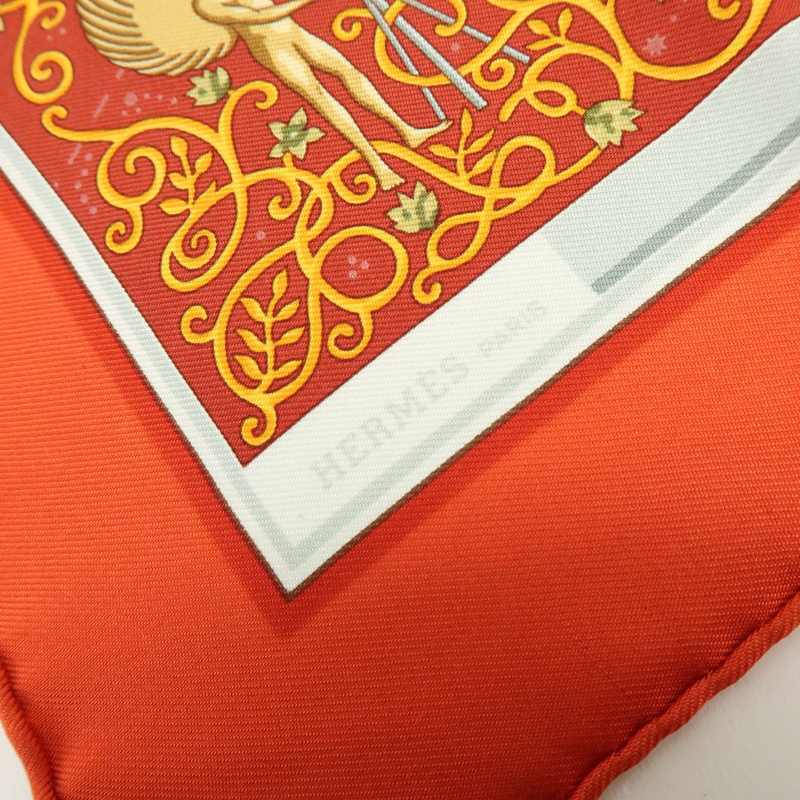 HERMES Carre 45 Silk 100% www.hermes.com Scarf Orange
