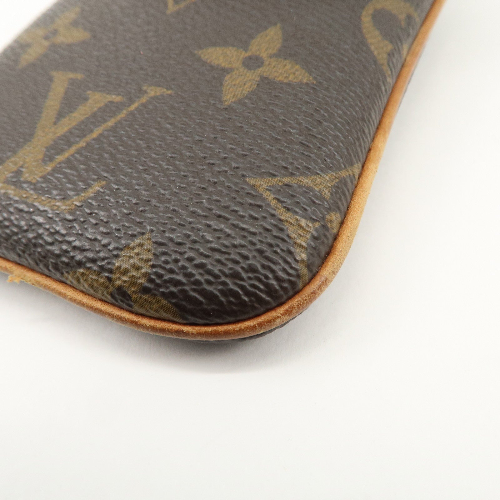 Louis Vuitton Monogram Etui Telefonne MM Brown M66546 Used