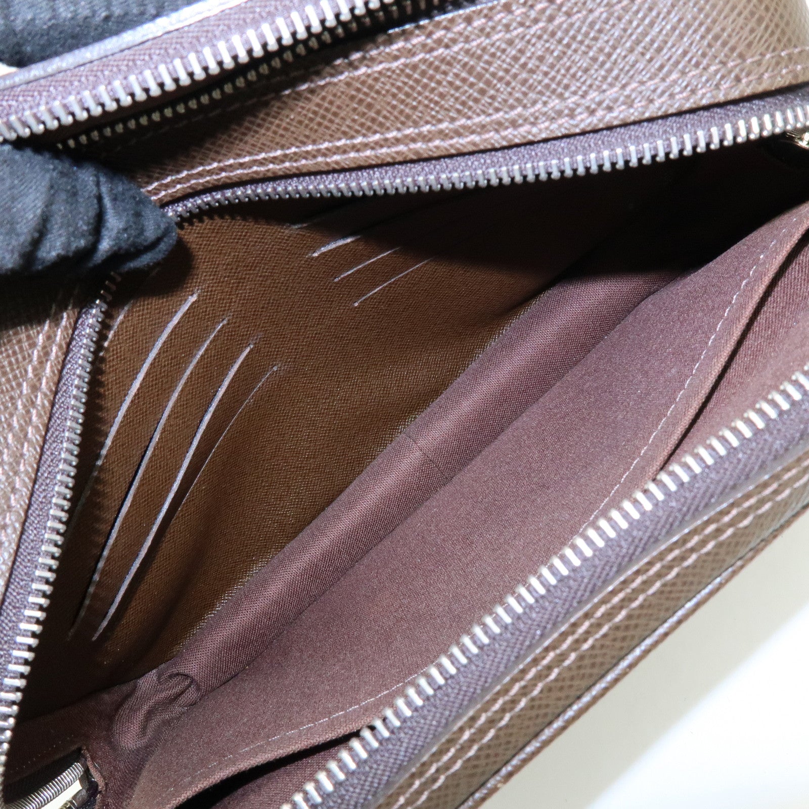 Louis Vuitton Taiga Neo Pavel Clultch Bag Grizzly M31148