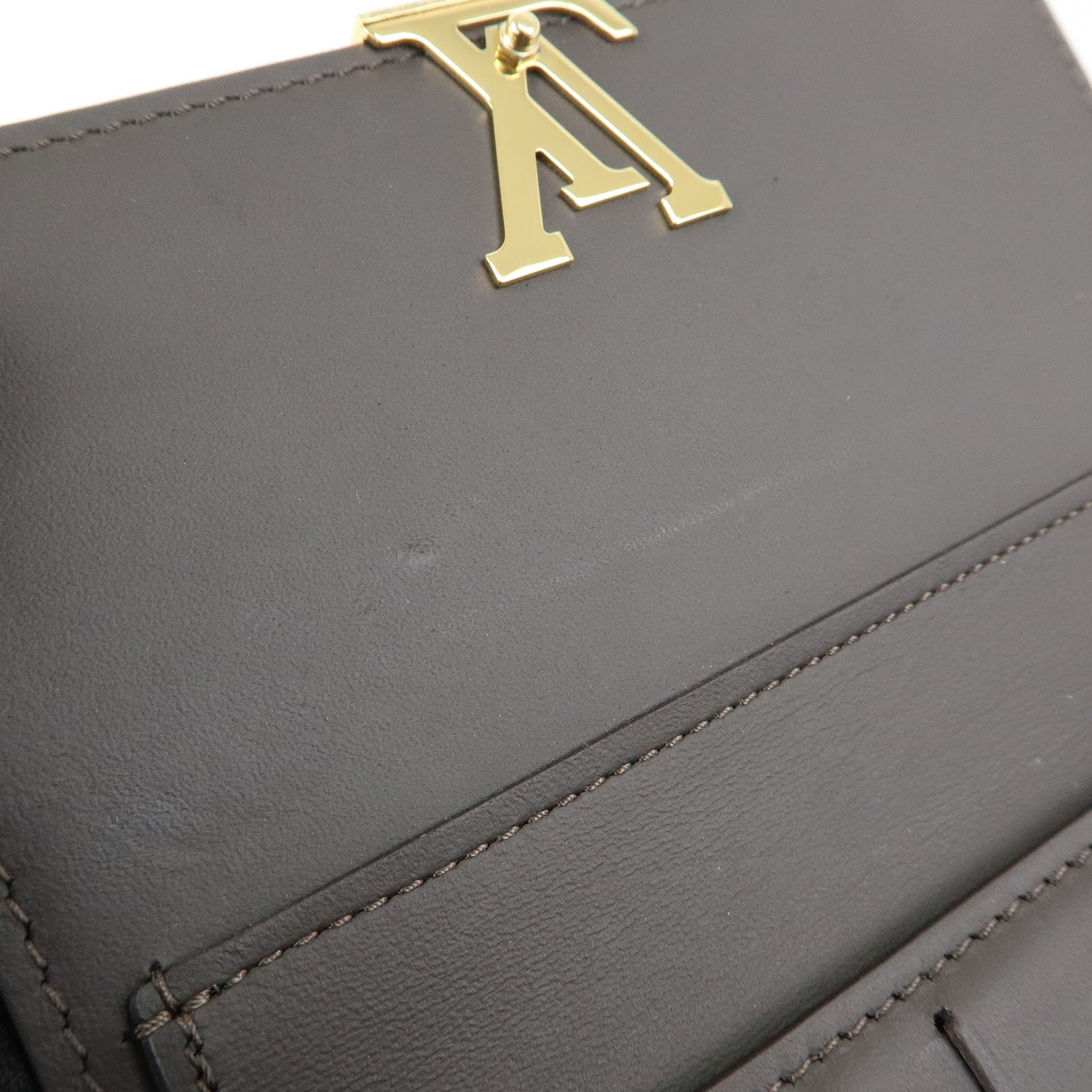 Louis Vuitton Portefeuille Capucines Compact Wallet Galet M62159