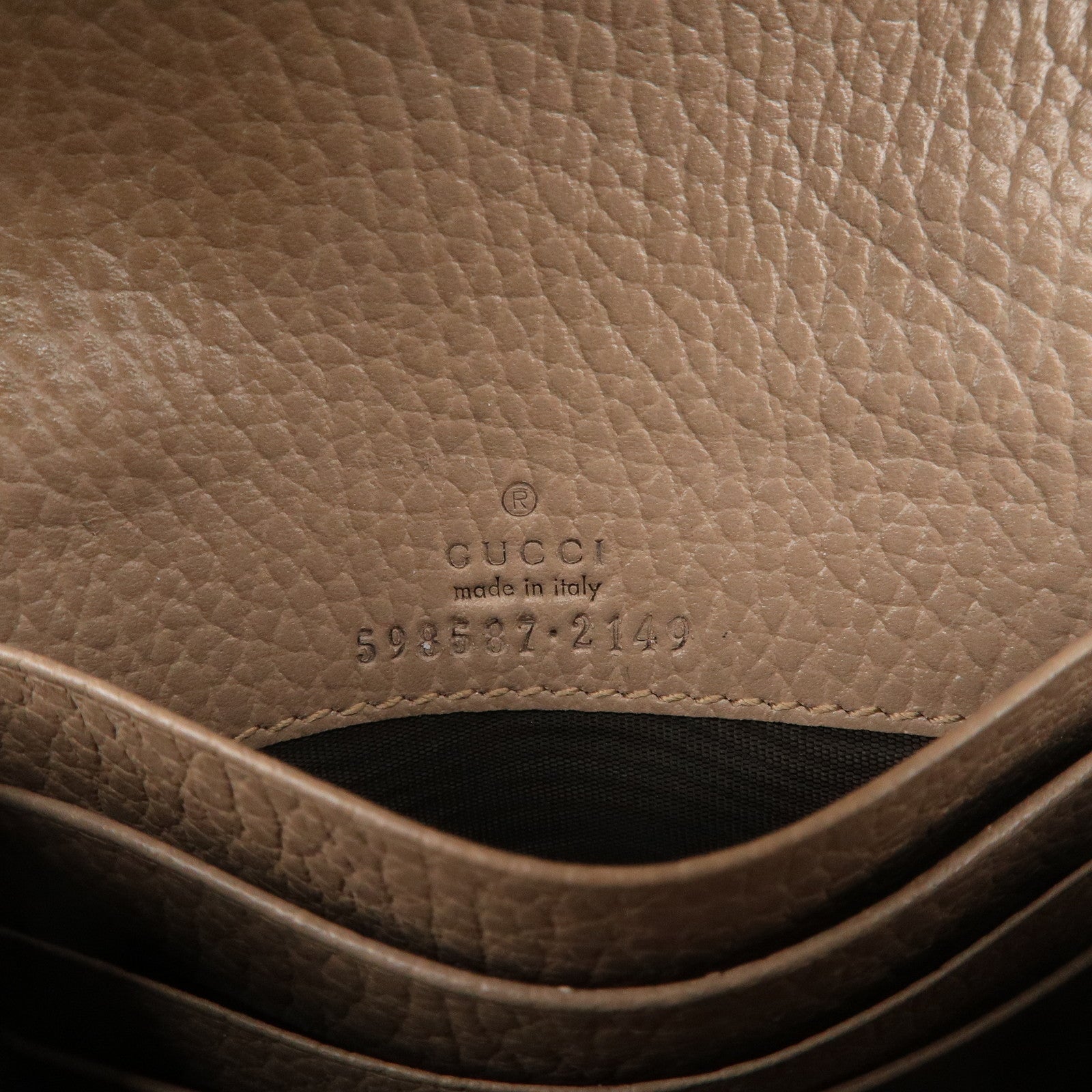 GUCCI GG Marmont GG Supreme Leather Medium Compact Wallet 598587