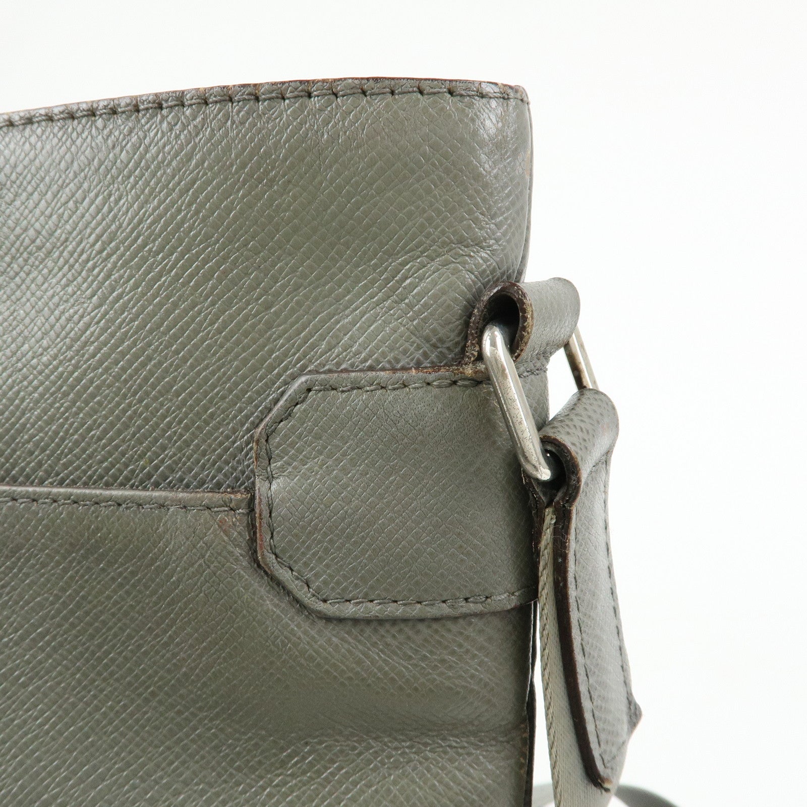 Louis Vuitton Taiga Sasha Shoulder Bag Crossbody Bag Glacier M32630
