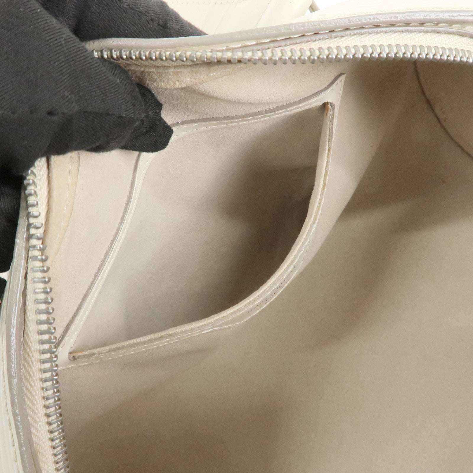 Louis Vuitton Epi Leather Soufflot Shoulder Bag Hand Bag Ivory White Used