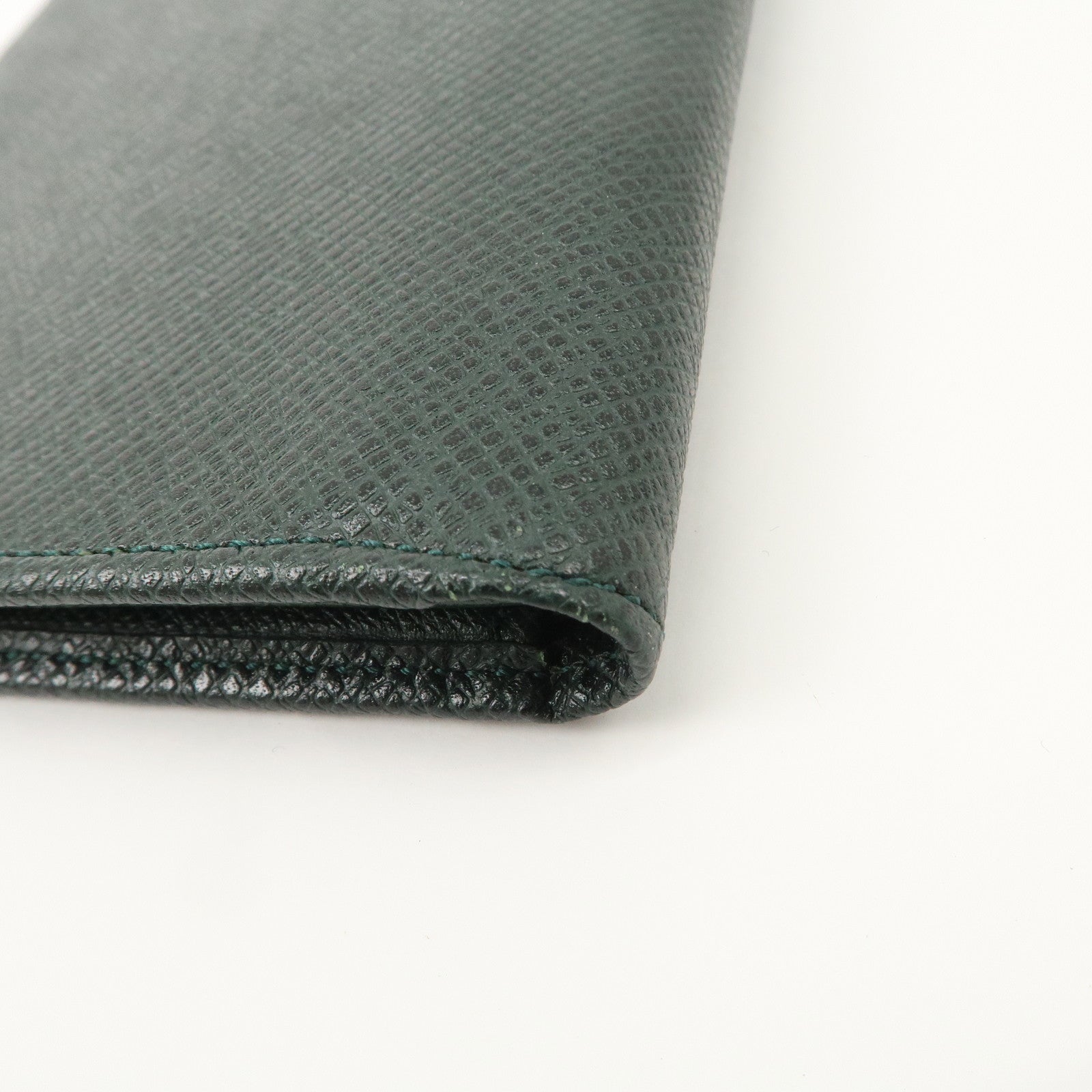 Louis Vuitton Taiga Leather Pass Case Card Case Epicea Used
