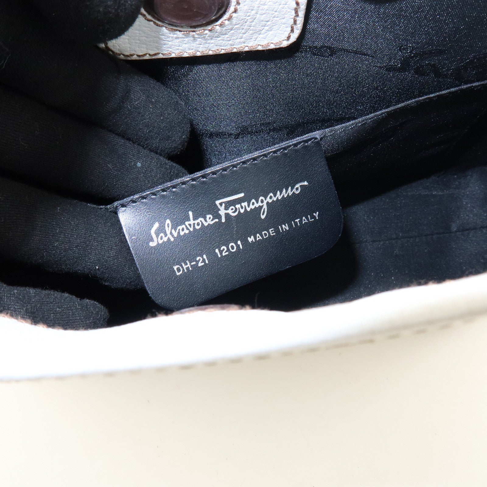 Ferragamo Leather Shoulder Bag Hand Bag White