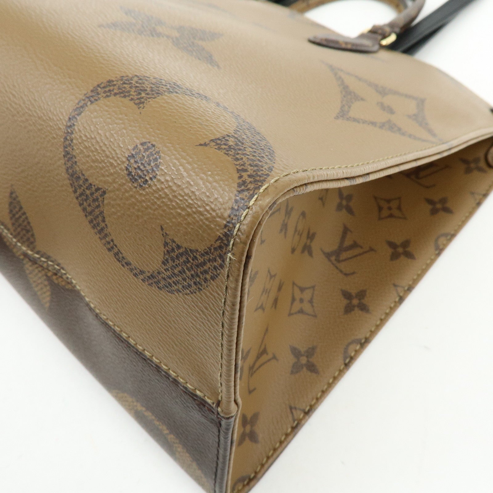 Louis Vuitton Monogram Giant Reverse On the Go MM Tote Bag M45321
