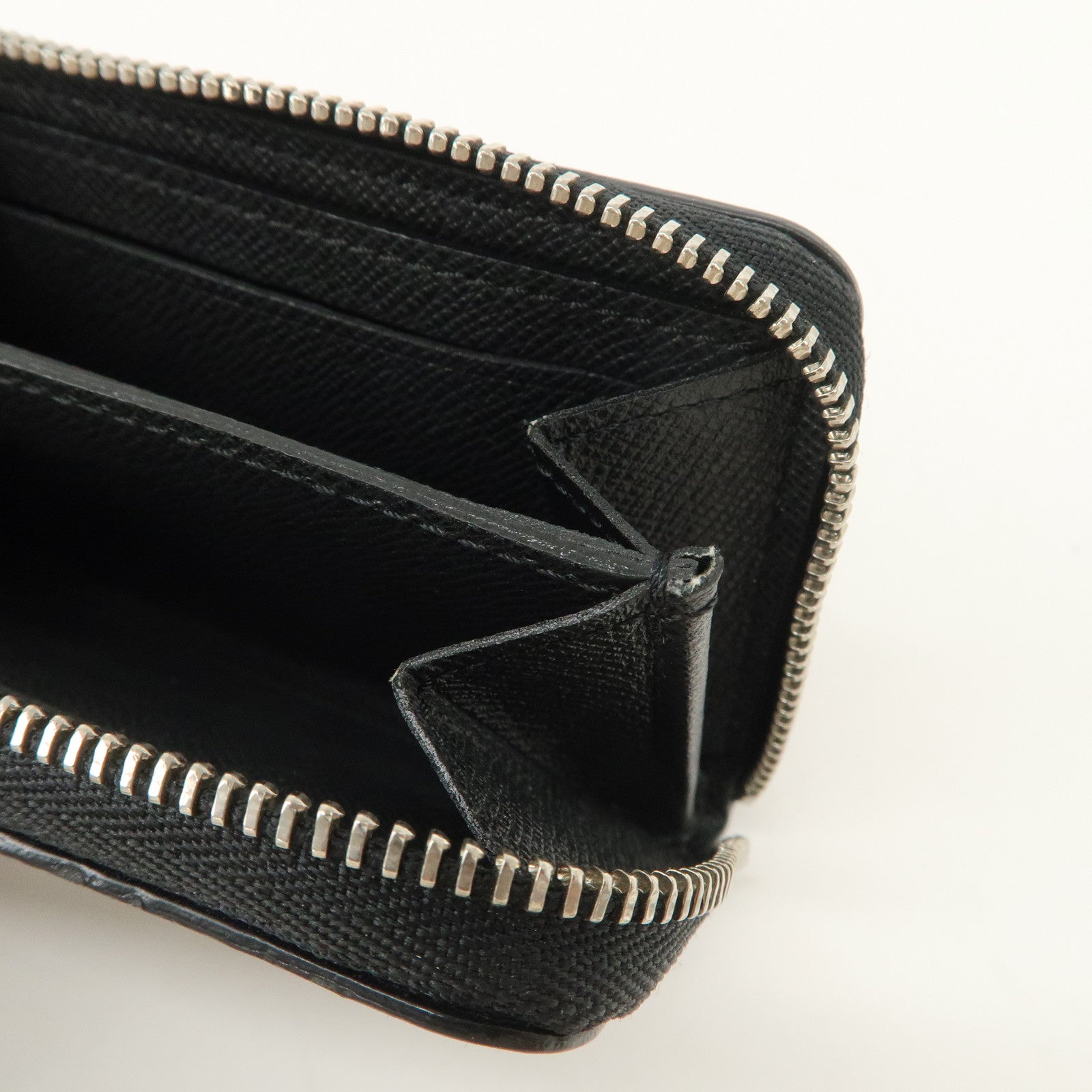 Louis Vuitton Taiga Zippy Coin Purse Coin Case Noir M30511