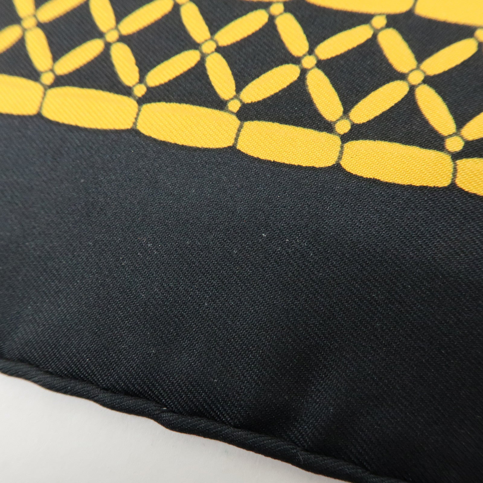 HERMES Carre 90 Silk 100% Scarf Tresor Royal Du Benin Black
