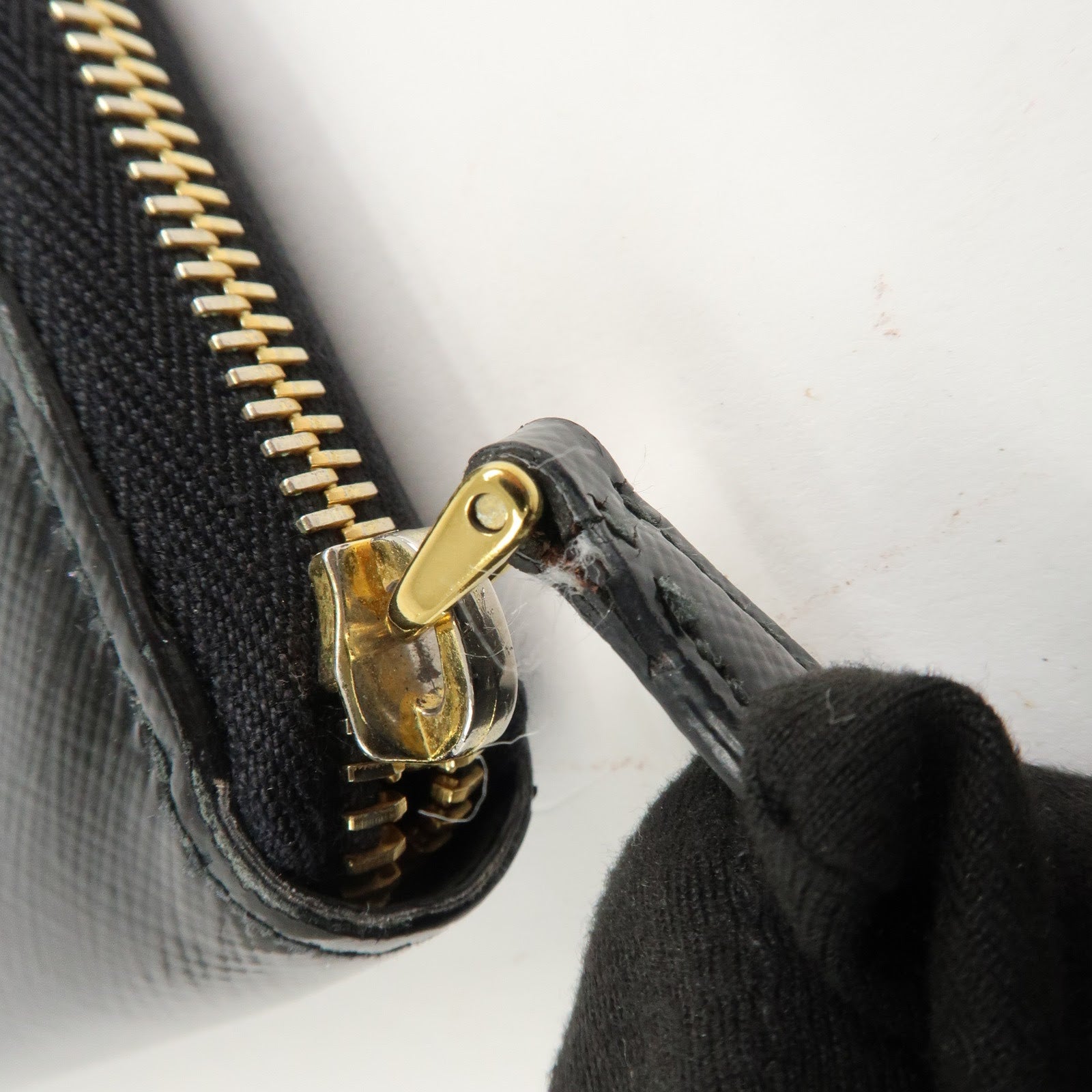 PRADA Logo Saffiano Vernis Leather Round Zipper Long Wallet 1ML506 Used