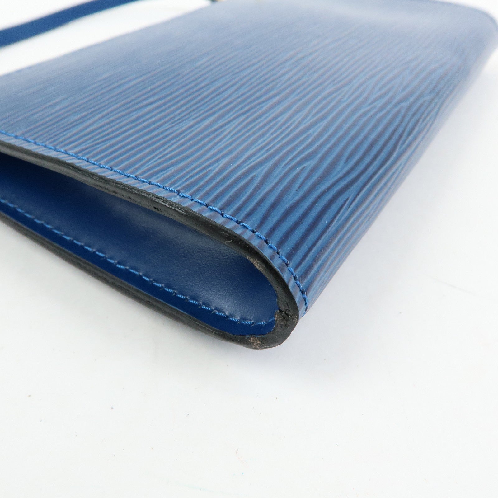 Louis Vuitton Epi Pochette Accessoires Pouch Toledo Blue M52945