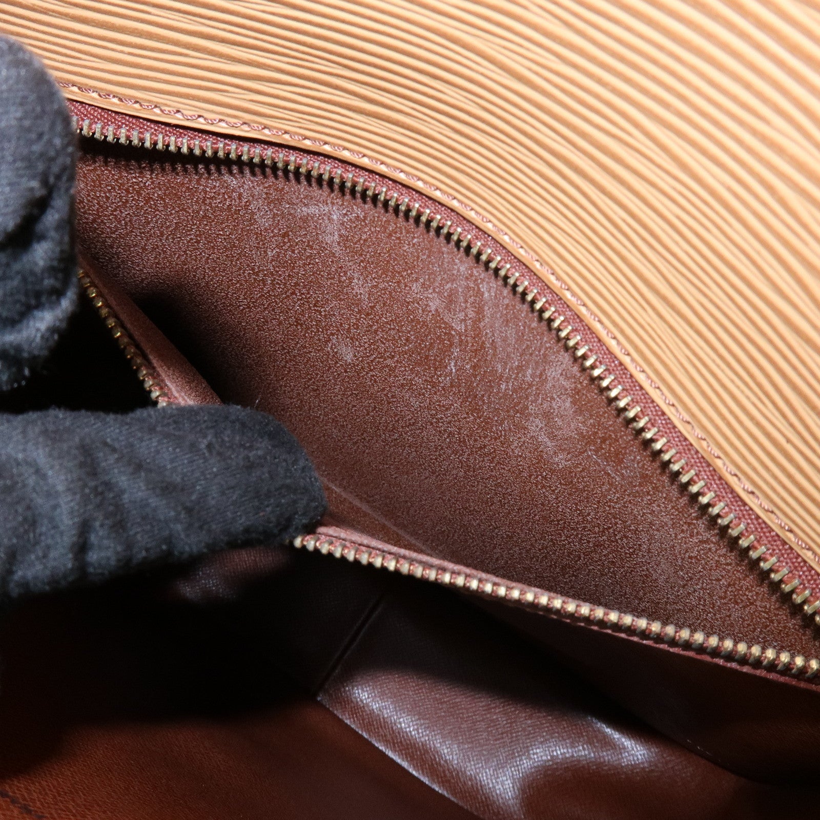 Louis Vuitton Epi Saint Cloud Shoulder Bag Winnipeg Beige M52196