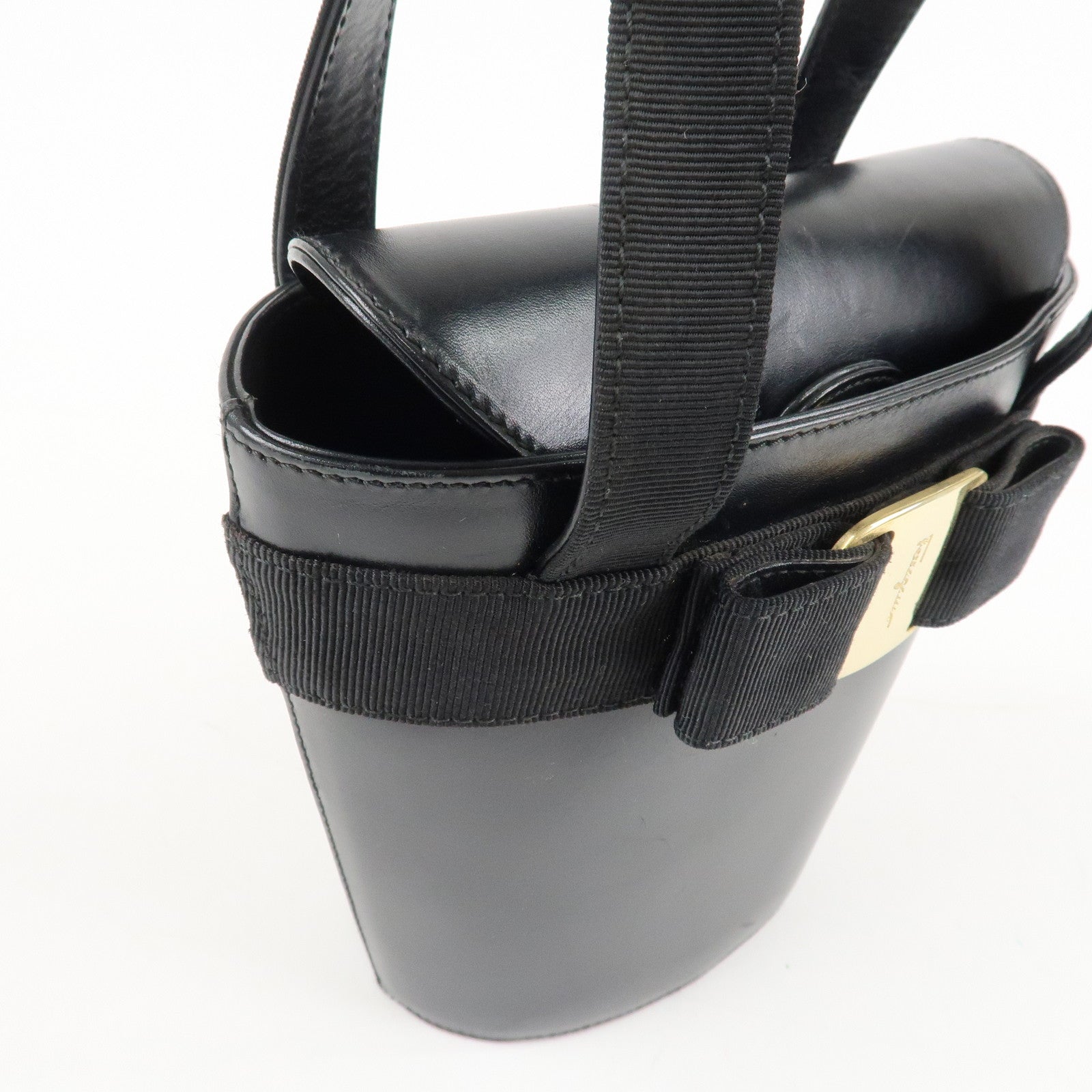 Ferragamo Vara Ribbon Leather Hand Bag Gold HDW Black Used