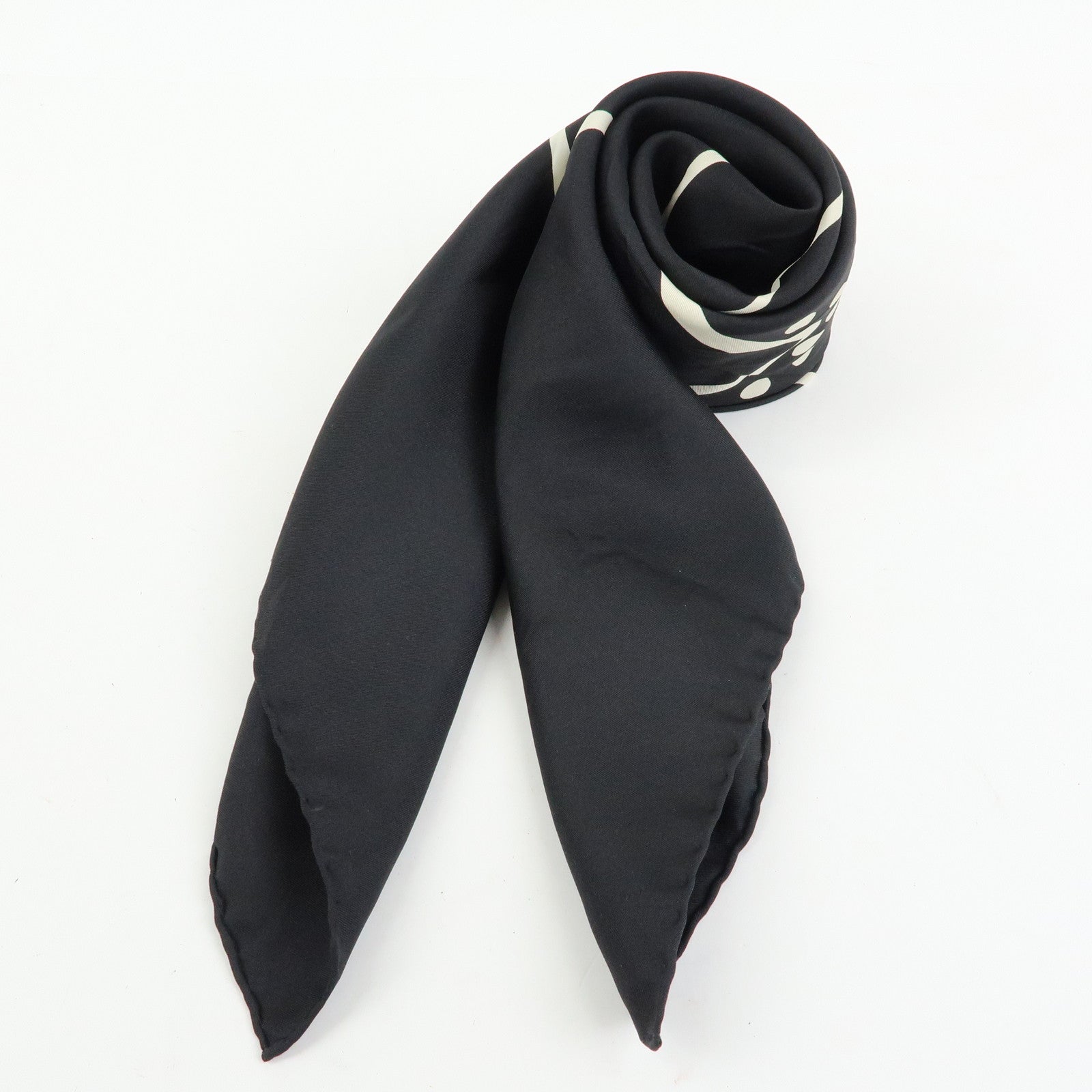 Louis Vuitton Silk 100% Pretzel Motif Scarf Black