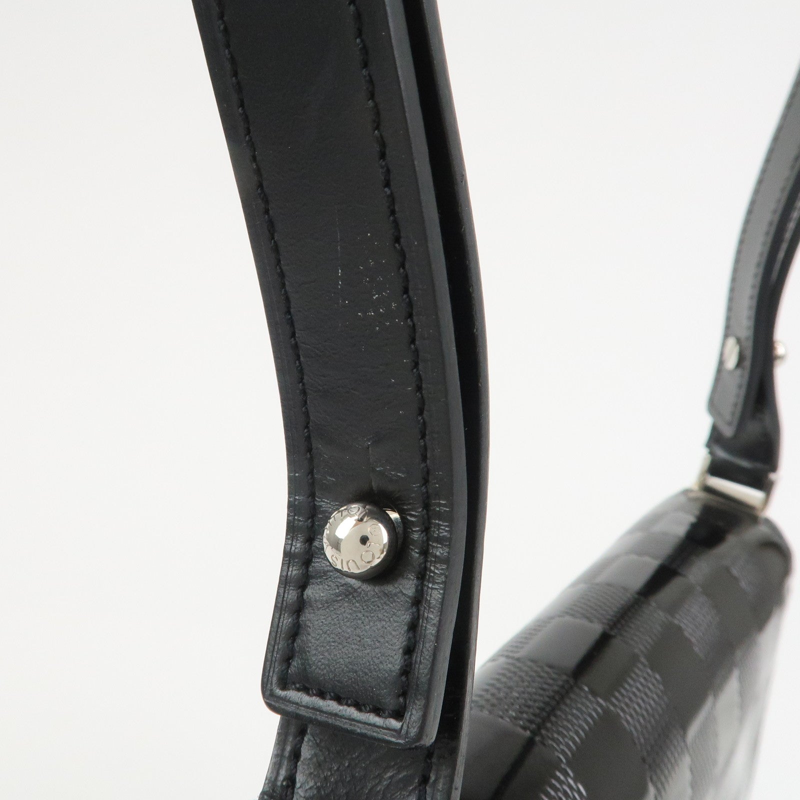 Louis Vuitton Damier Vernis Club Shoulder Bag Noir M92127