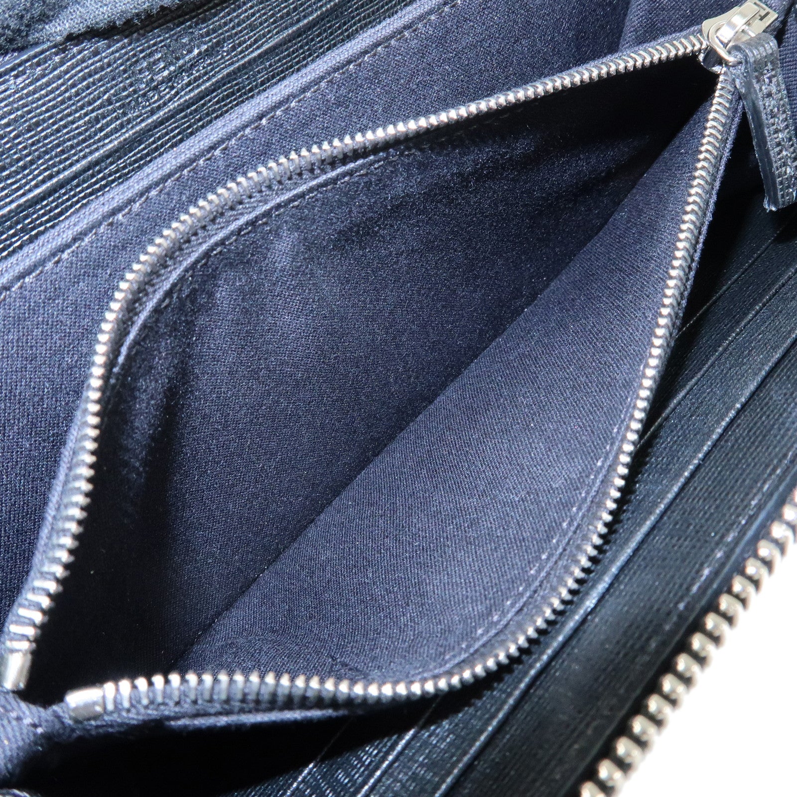 FENDI Leather Studs Zippy Long Wallet Black 8M0299