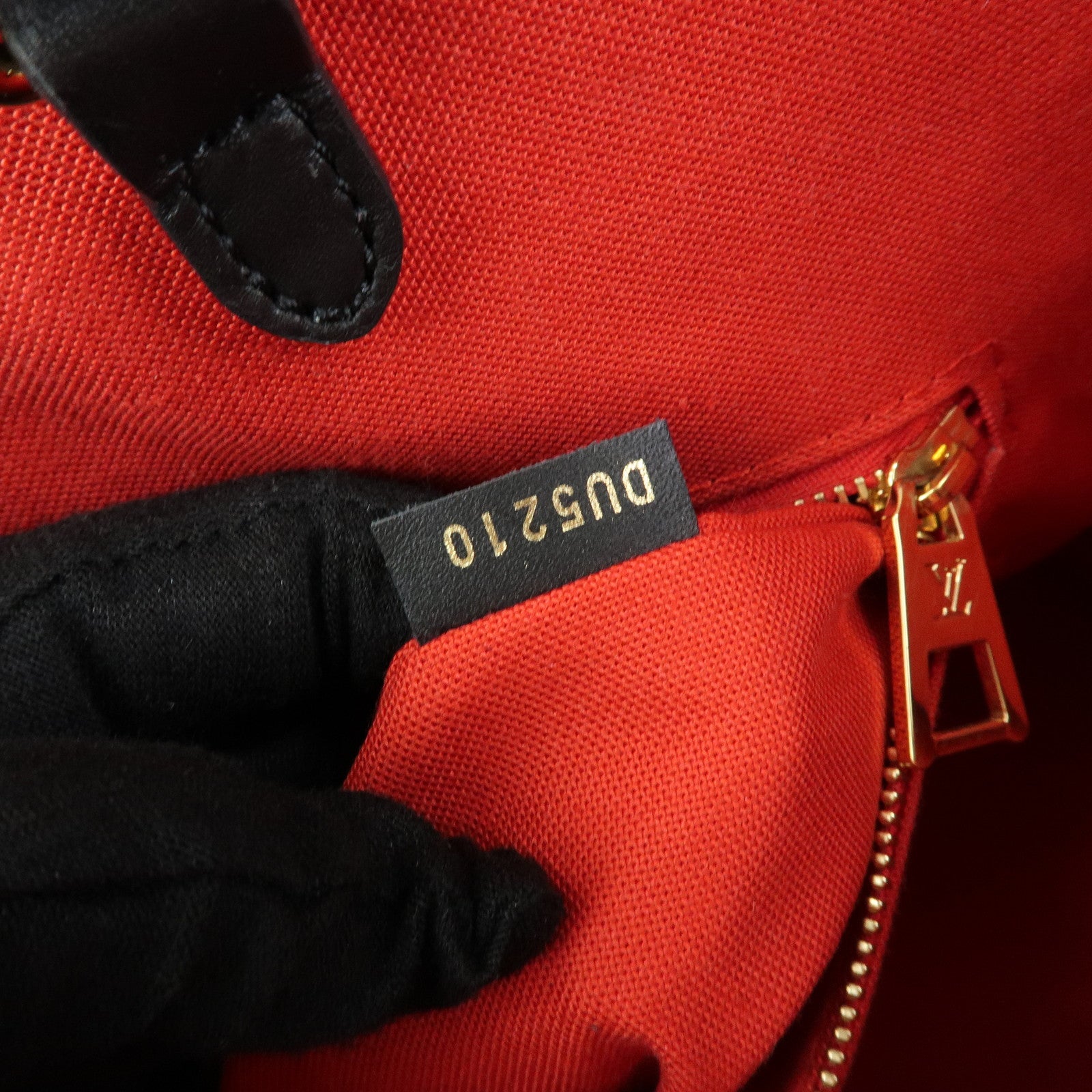 Louis Vuitton Monogram Giant On The Go GM Leather Hand Bag M45320