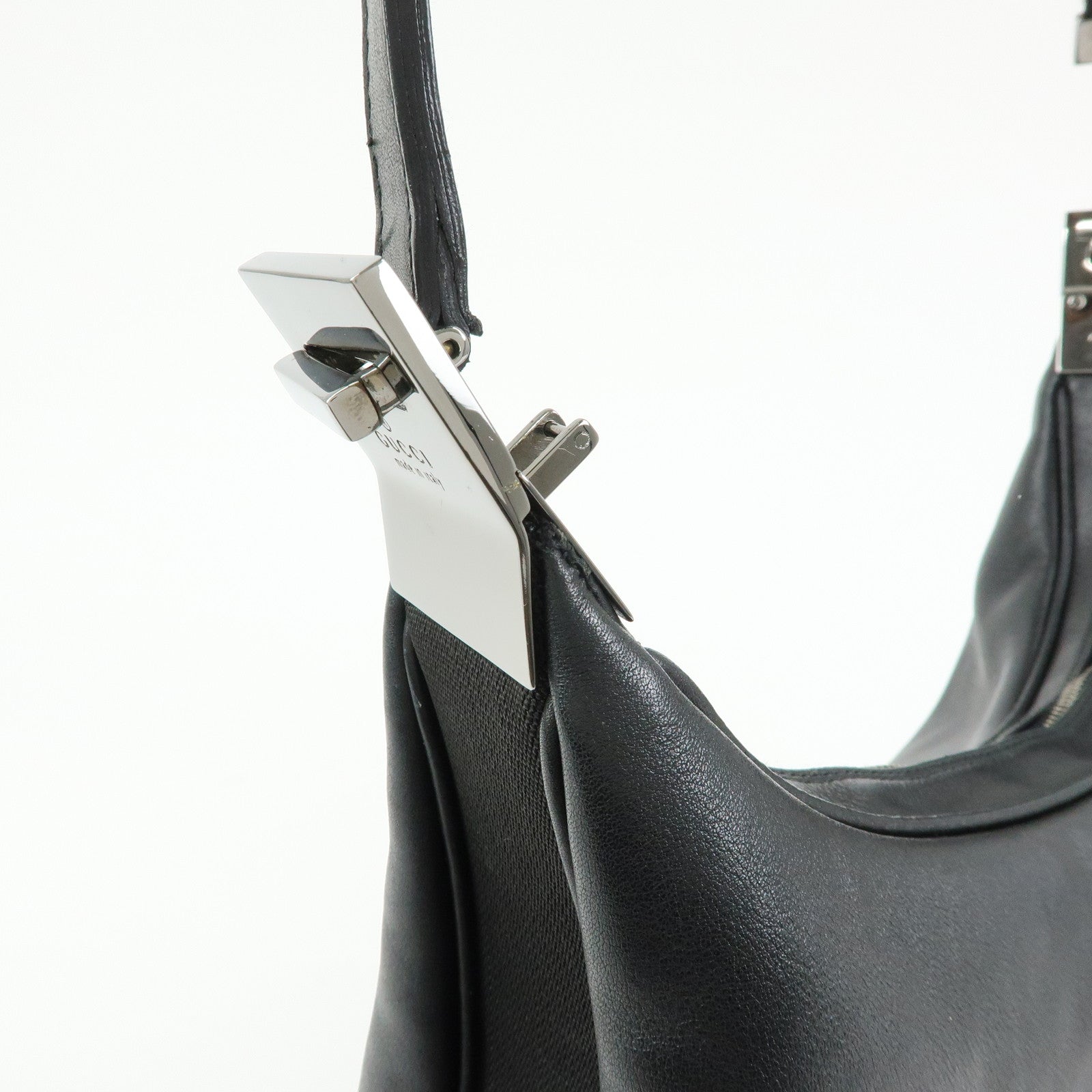 GUCCI Attache Leather Shoulder Bag Crossbody Bag Black 001・3341