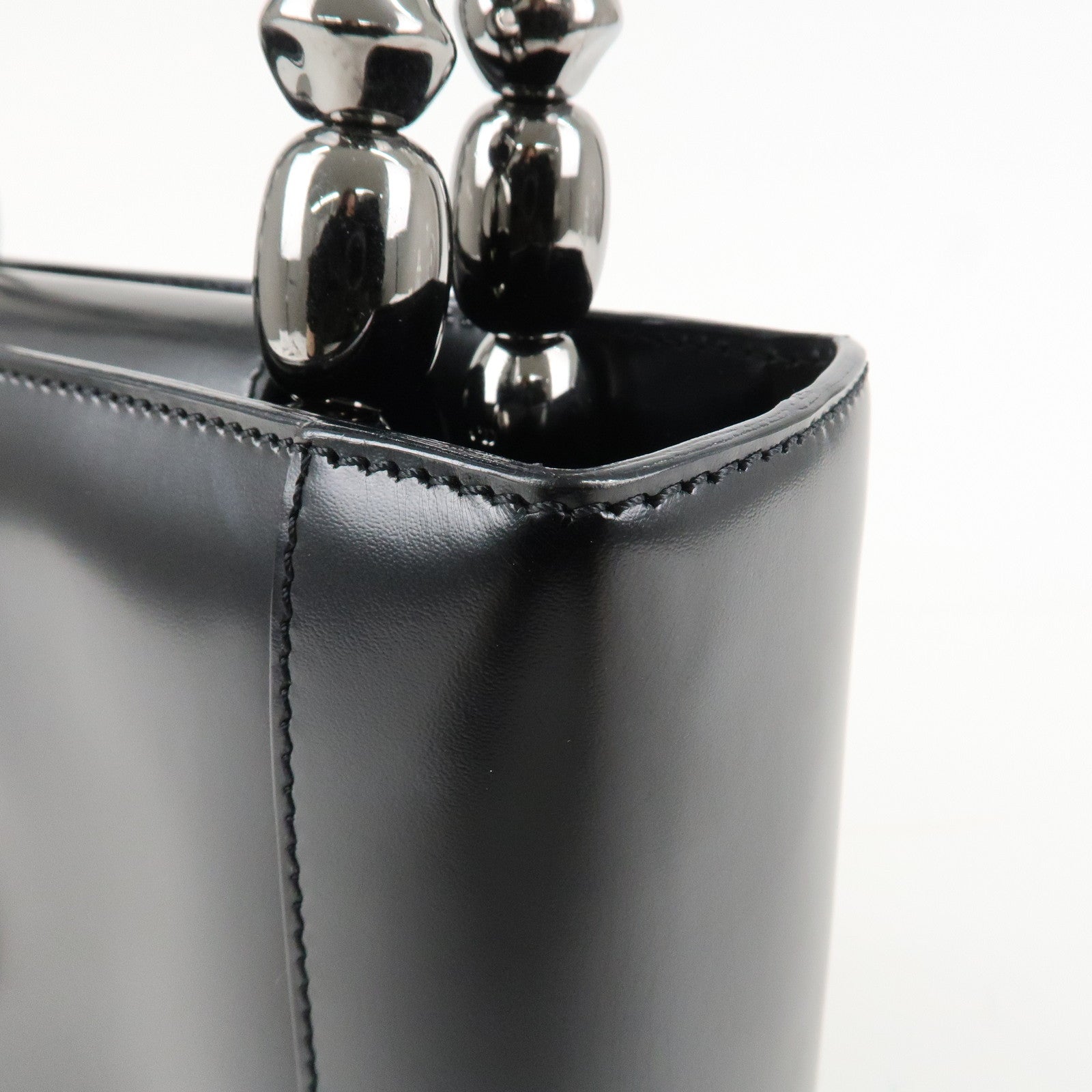 Christian Dior Enamel Leather Maris Pearl Hand Bag Black Used