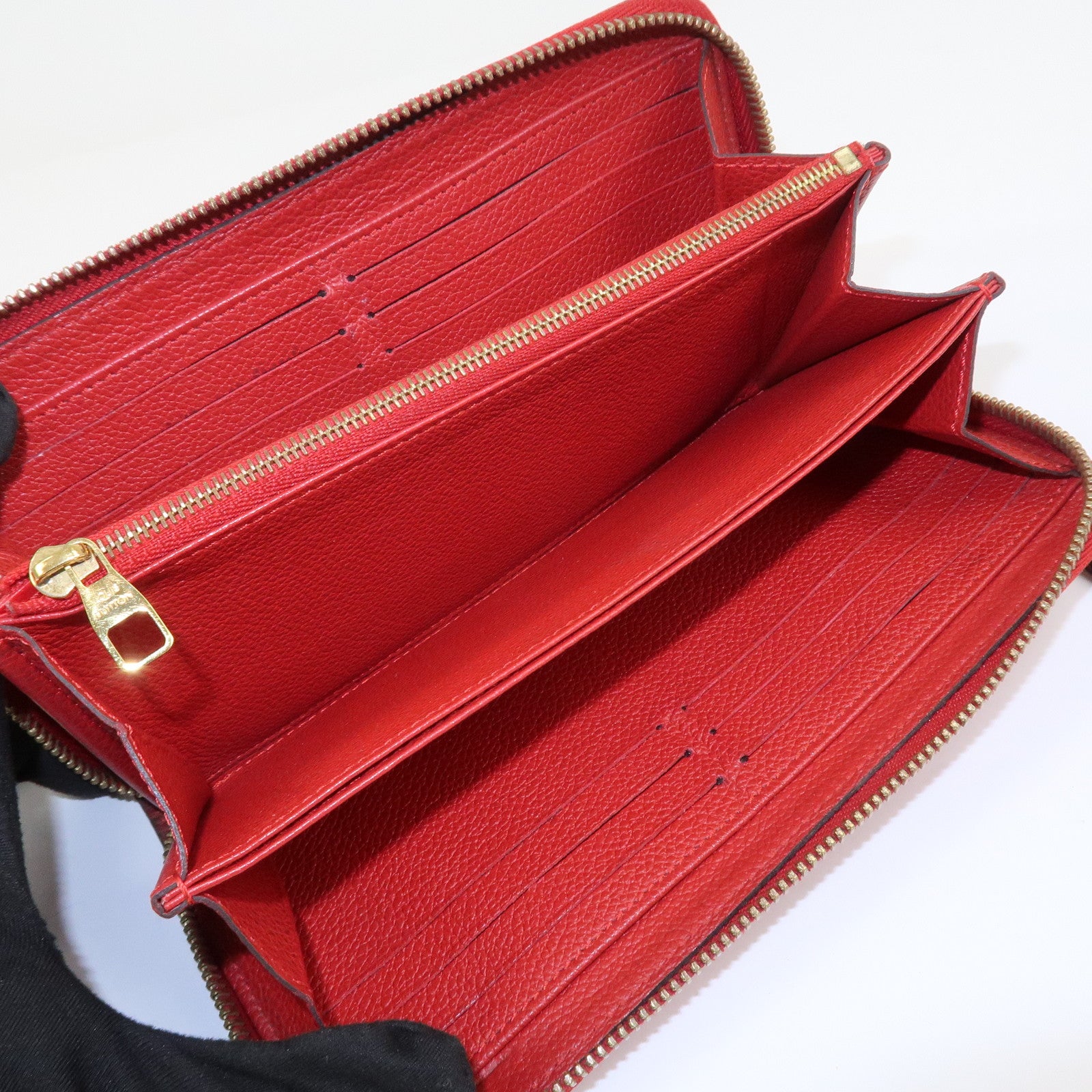 Louis Vuitton Monogram Empreinte Leather Round Zippy Wallet M68571
