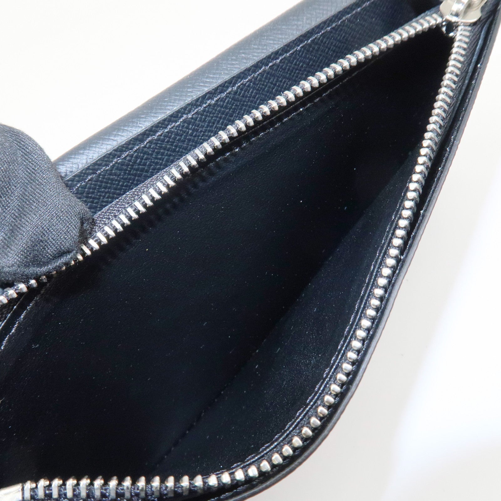 Louis Vuitton Taiga Portefeuille Brazza Bi-fold Long Wallet M30501