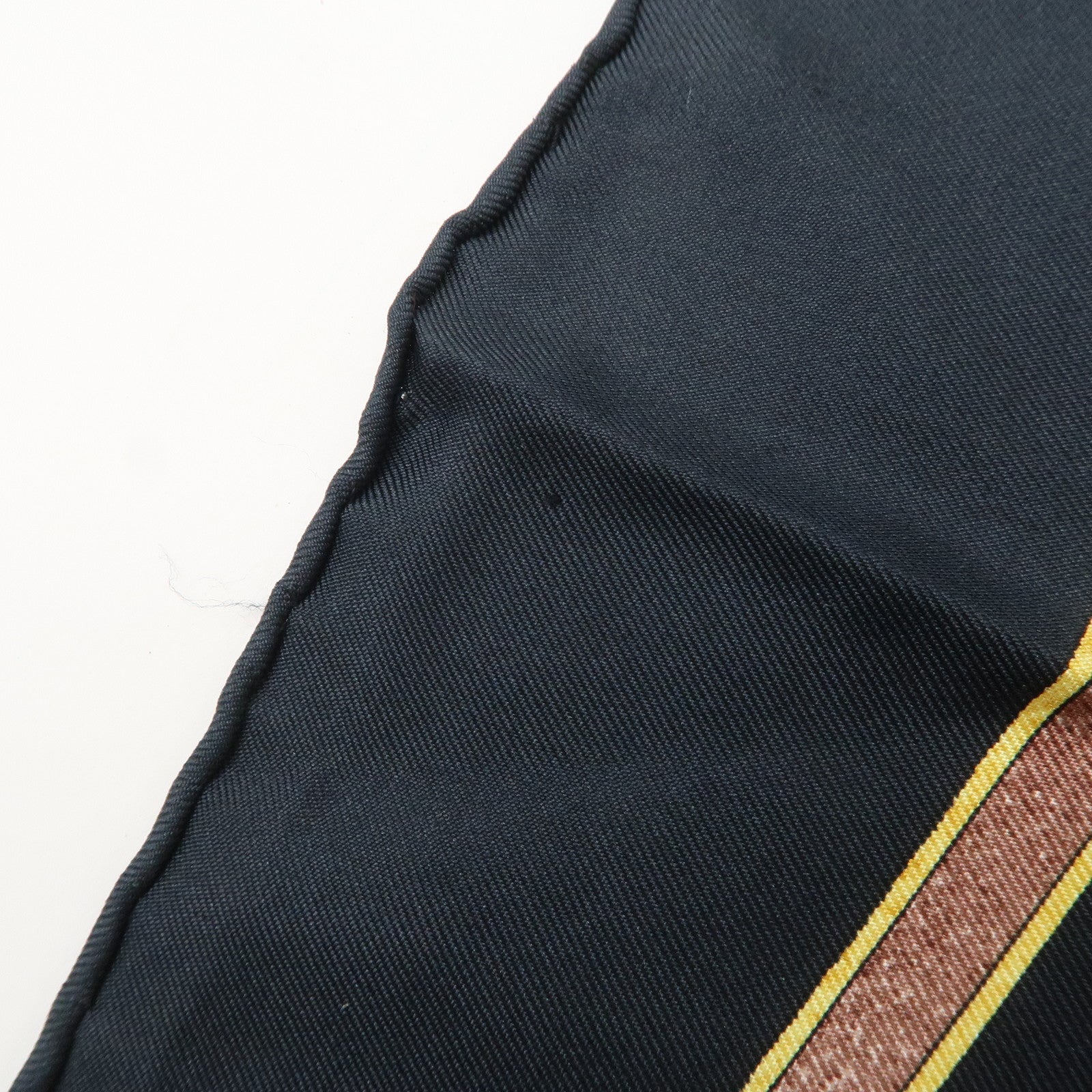 HERMES Carre 90 Silk 100% Scarf Qu' importe le flacon Black