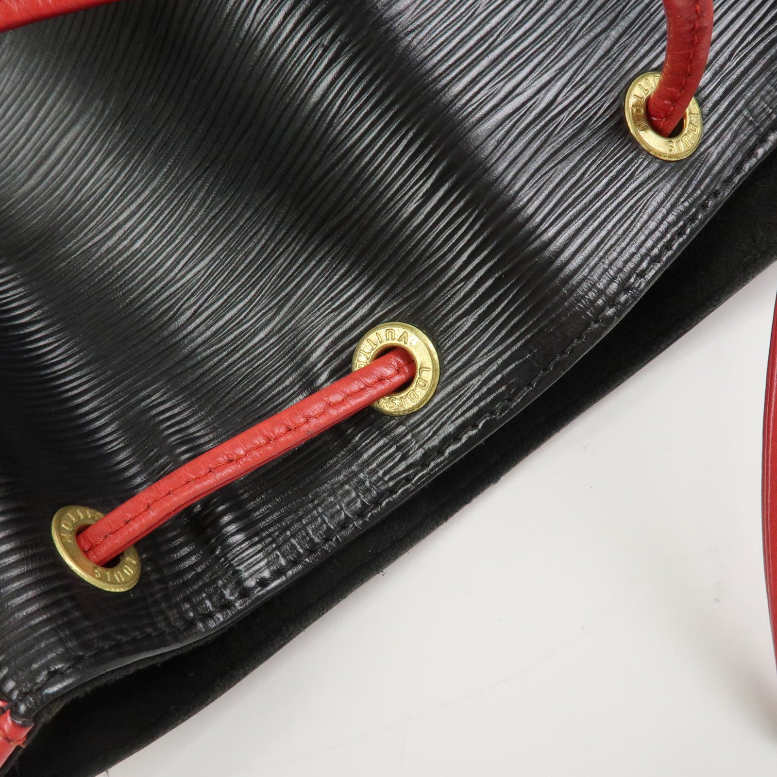 Louis Vuitton Epi Noe Shoulder Bag Noir Castilian Red M44017