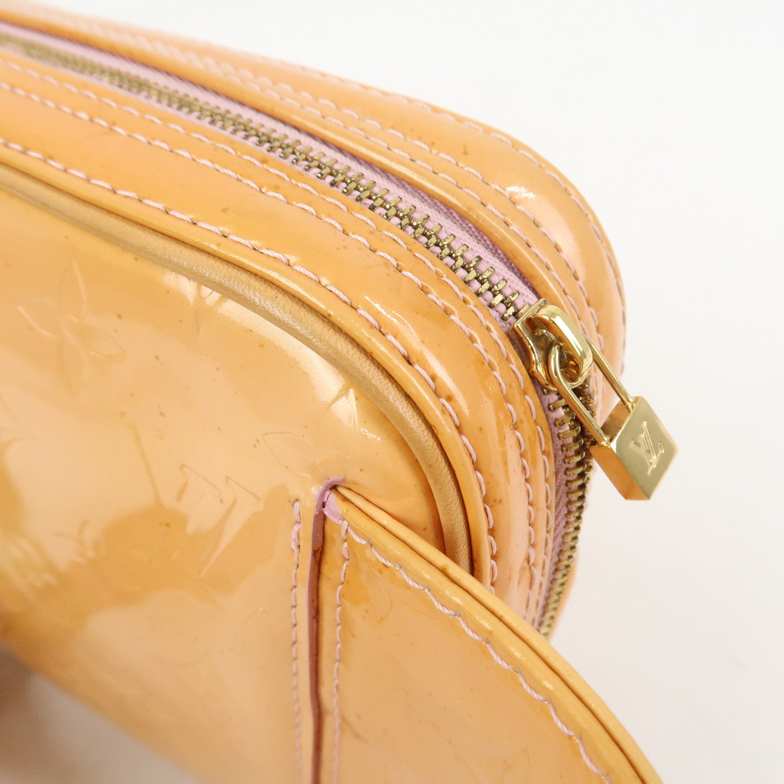 Louis Vuitton Monogram Vernis Leather Fulton Body Bag Gris M91041