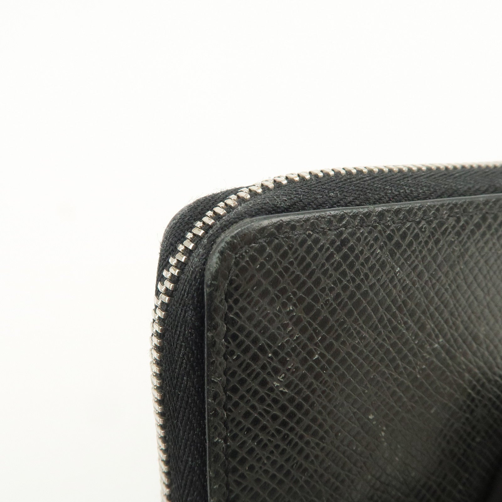 Louis Vuitton Taiga Zippy Coin Purse Coin Case Ardoise M32832