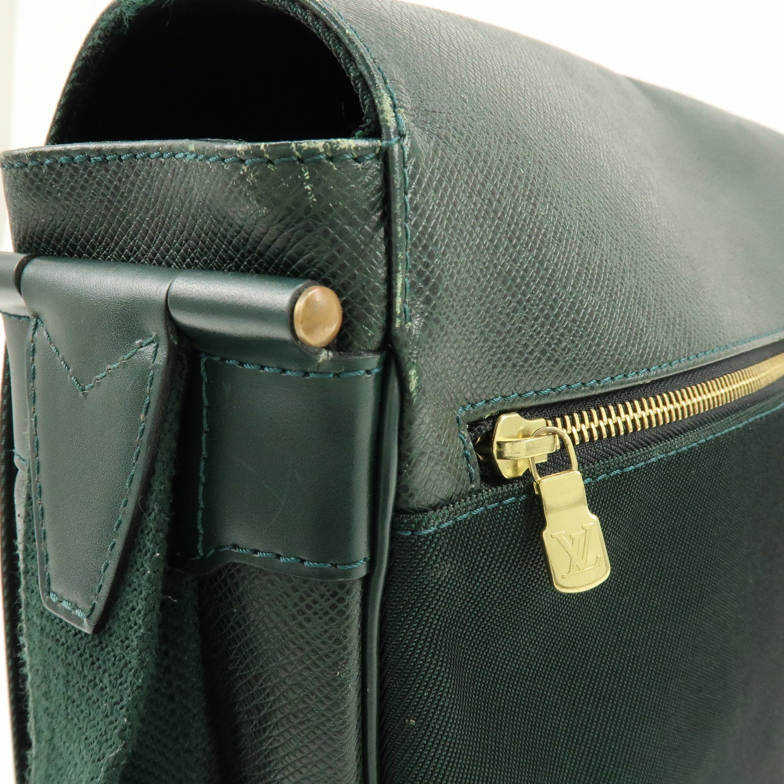 Louis Vuitton Taiga Victor Shoulder Bag Crossbody Bag Epicea M30144