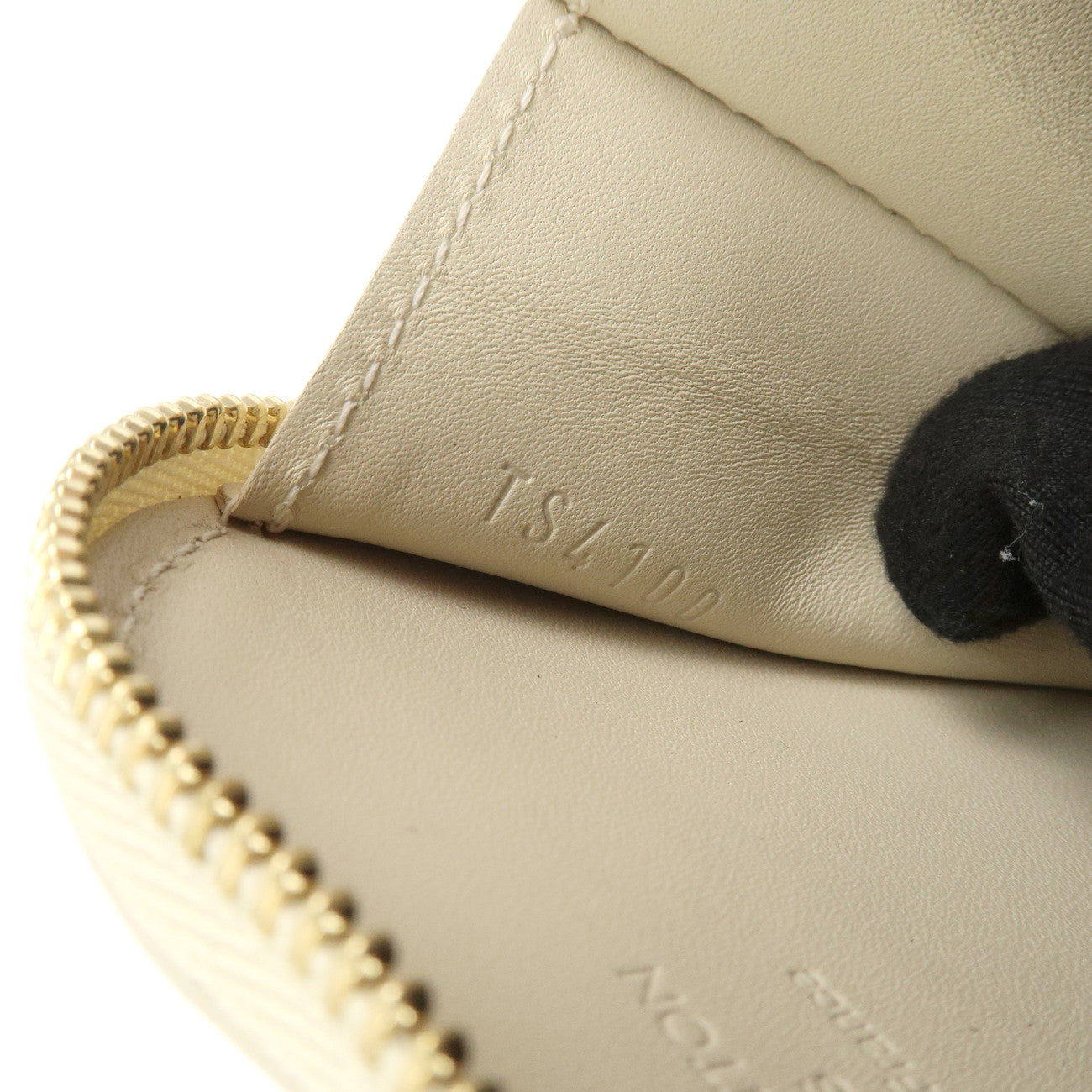 Louis Vuitton Monogram Vernis Porte Monnaie Coeur Ivory M91479