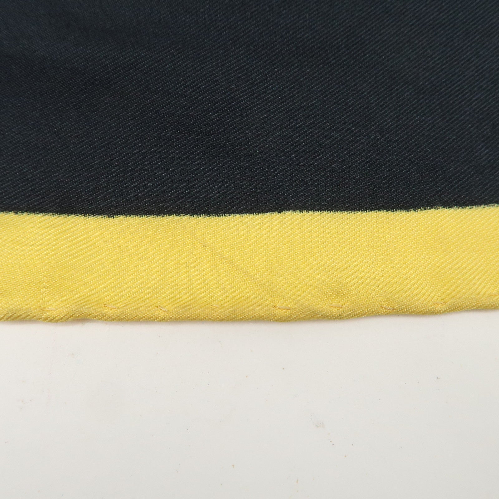 HERMES Carre 90 Silk 100% LES ARMES DE PARIS Scarf Black Gold