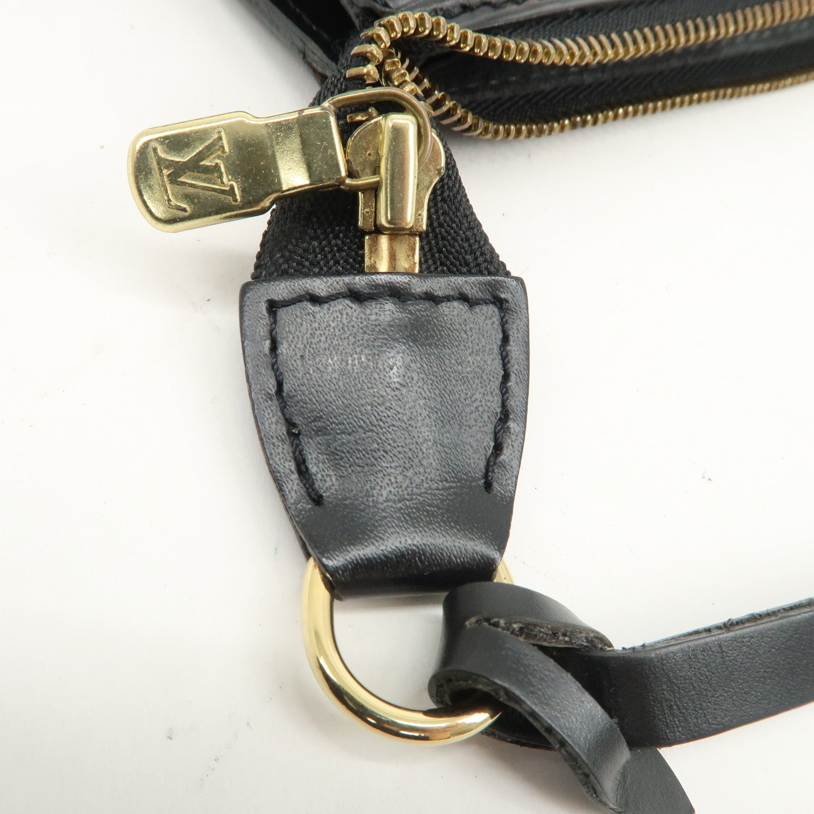 Louis Vuitton Epi Pochette Accessoires Hand Bag Noir M52942