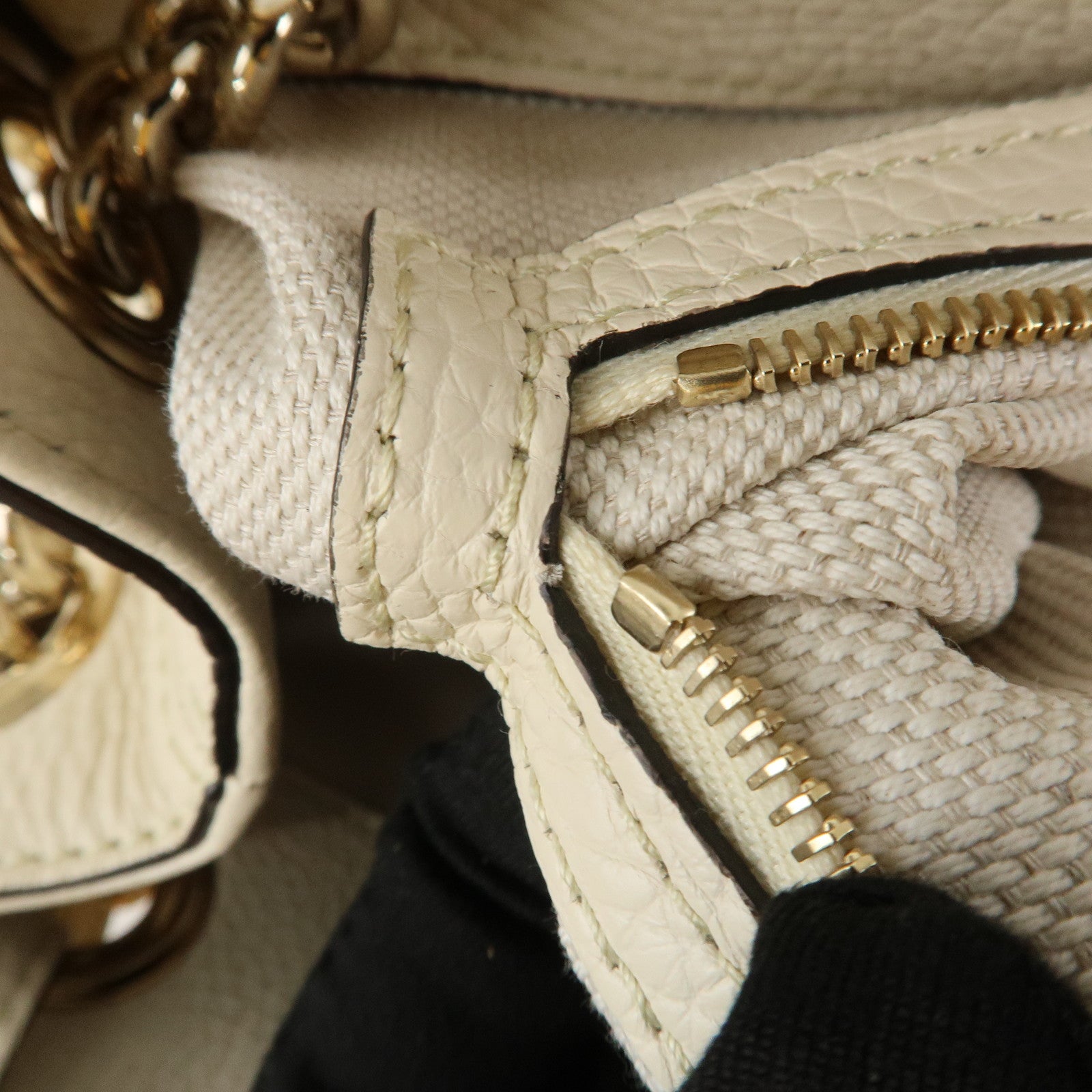 GUCCI SOHO Interlocking G Leather Chain Shoulder Bag White 536196