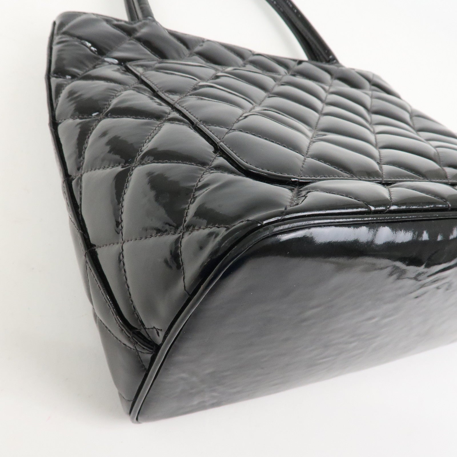 CHANEL Matelasse Patent Leather Medalion Tote Bag Black A01804