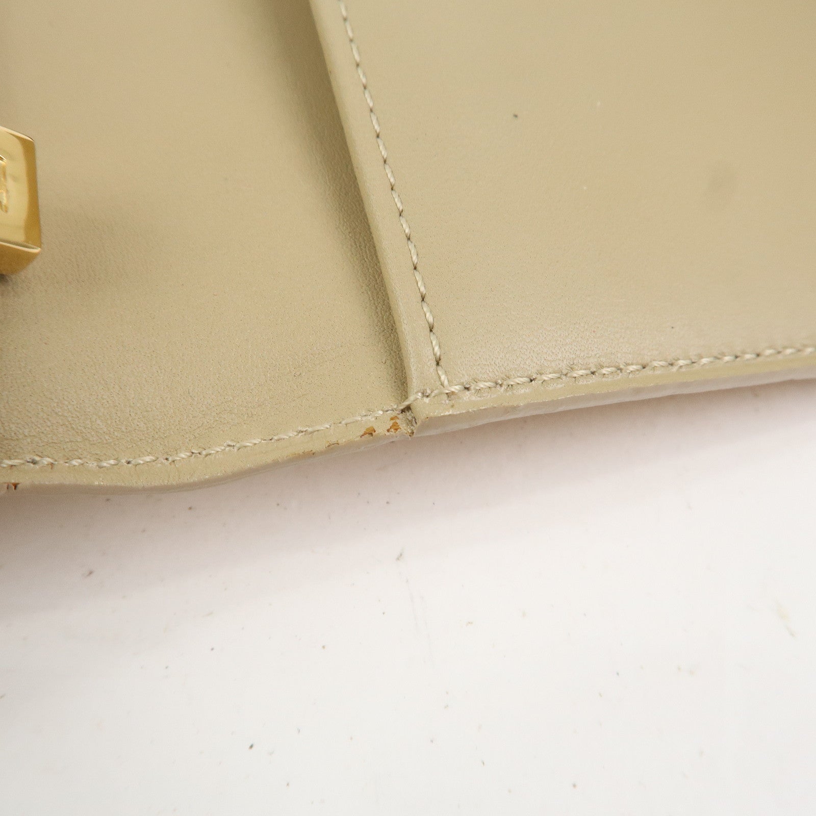 Louis Vuitton Monogram Vernis Walker Shoulder Bag Beige M91072