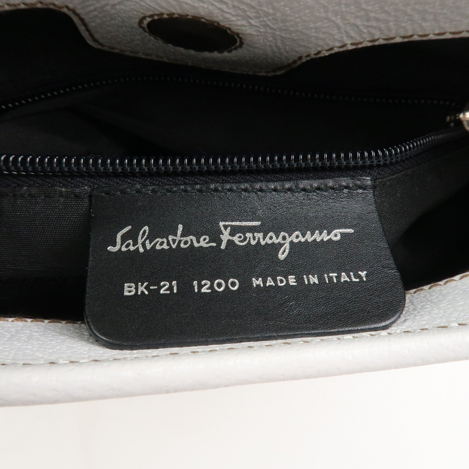Ferragamo Logo Leather Shoulder Bag Hand Bag White