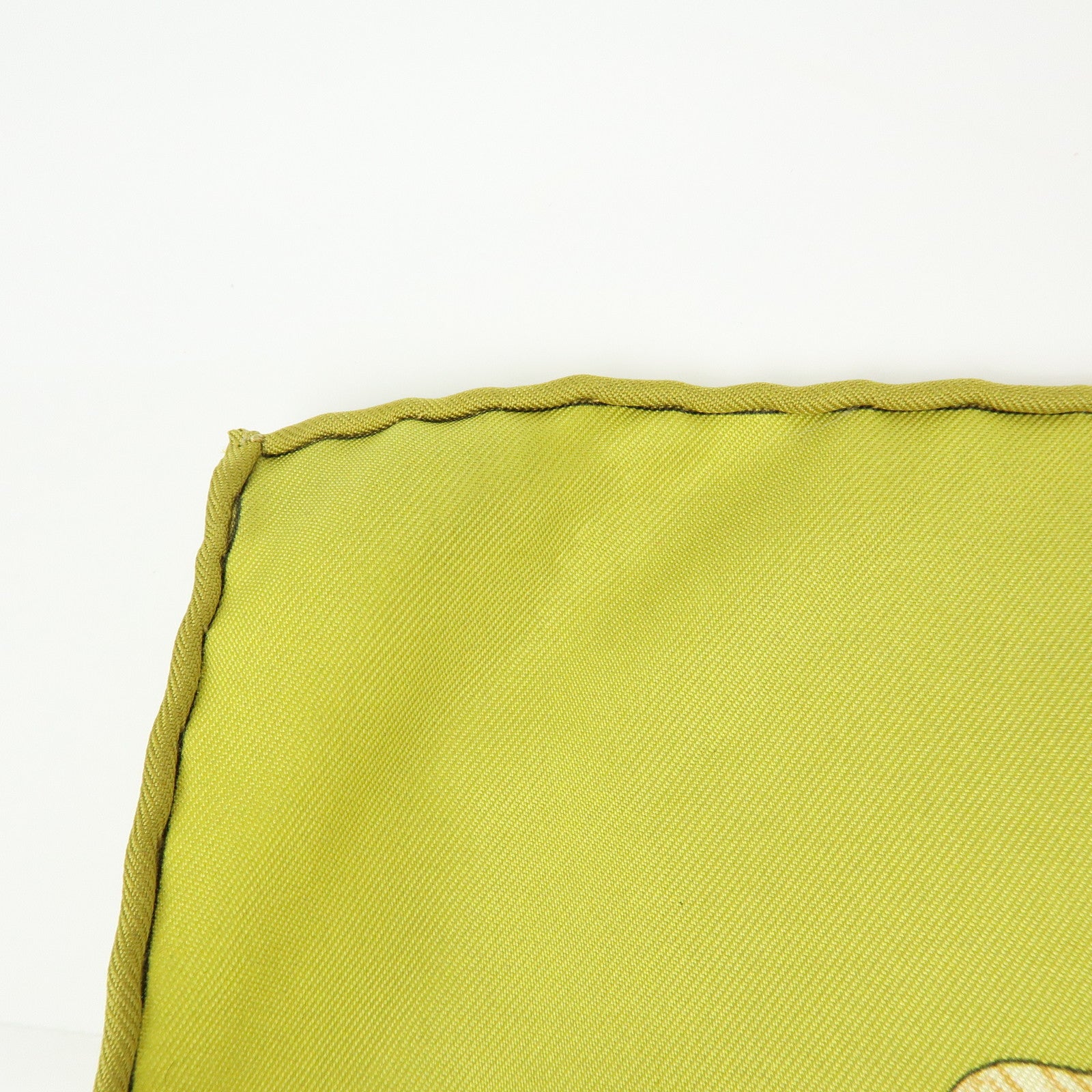 HERMES Carre 90 Silk 100% Scarf AU COEUR DESBOIS Light Green