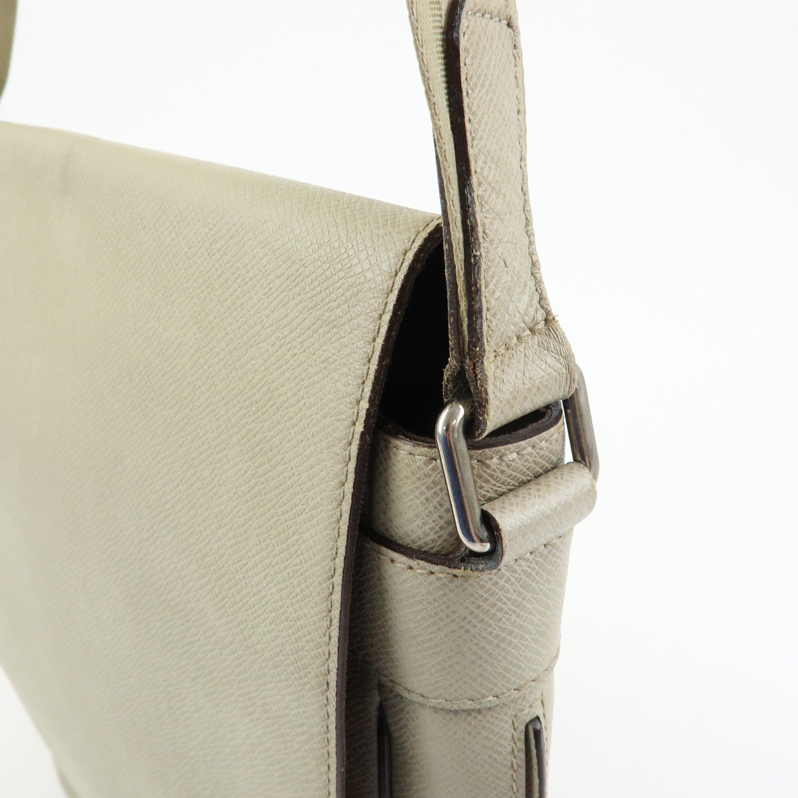 Louis Vuitton Taiga Leather Milo Shoulder Bag Crossbody Bag M32633