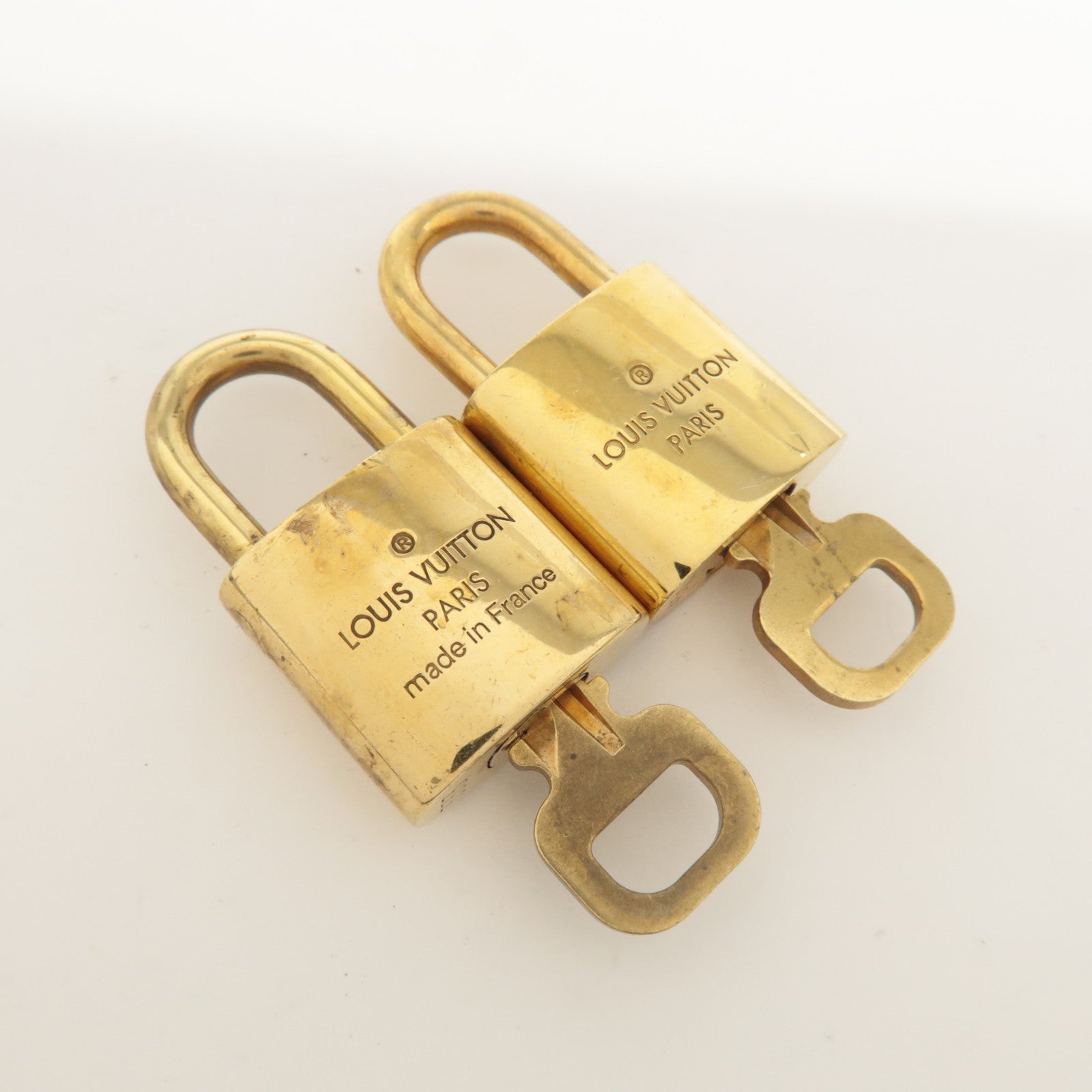 Louis Vuitton Set of 10 Lock & Key Cadena Key Lock Metal Gold