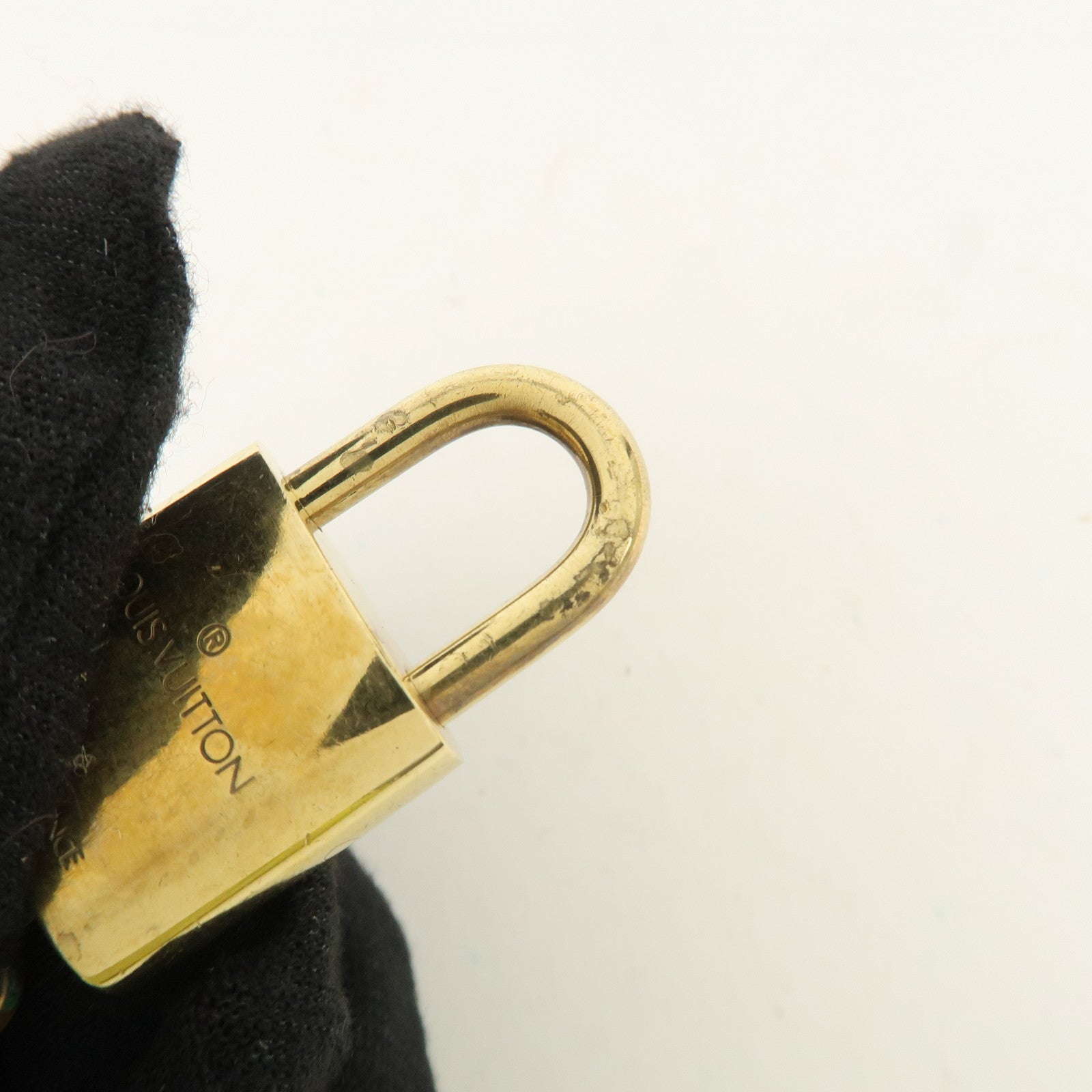 Louis Vuitton Set of 10 Lock & Key Cadena Key Lock Metal Gold Used